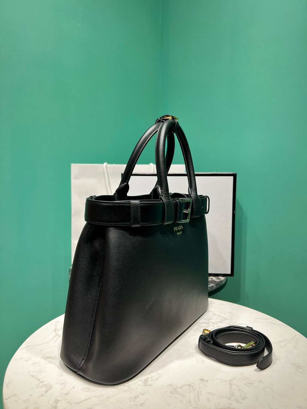 PRA BUCKLE MEDIUM 35CM BLACK CALFSKIN GOLD HARDWARE