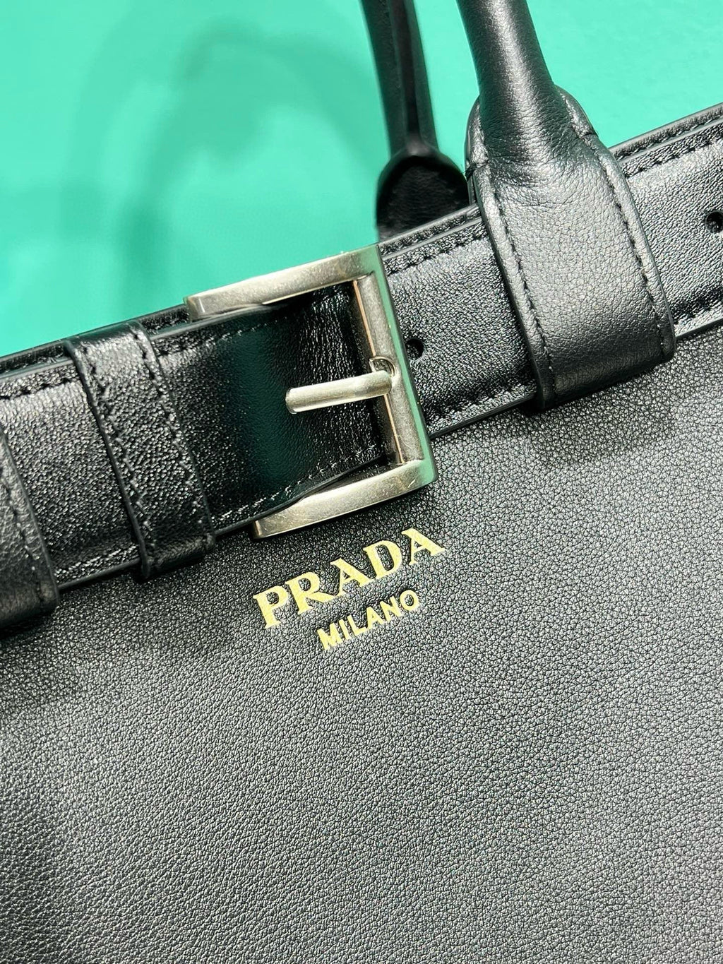 PRA BUCKLE MEDIUM 35CM BLACK CALFSKIN GOLD HARDWARE