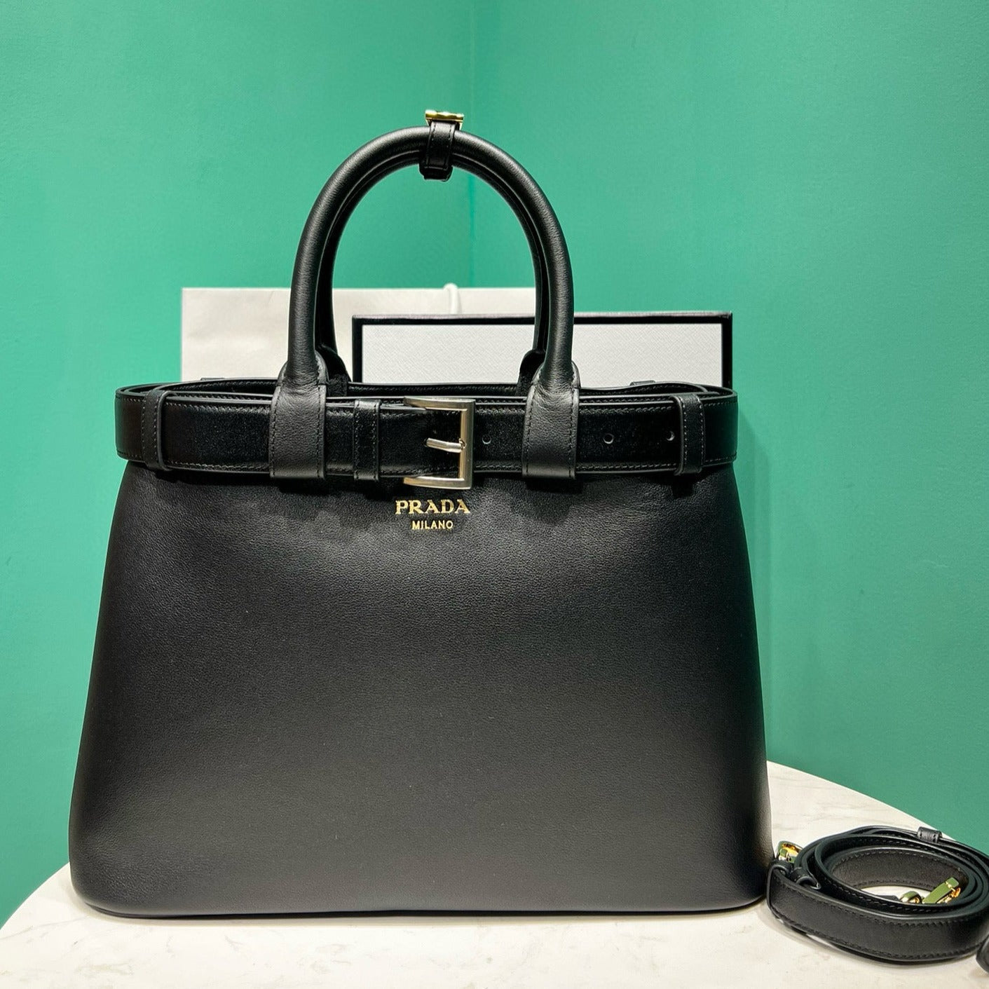 PRA BUCKLE MEDIUM 35CM BLACK CALFSKIN GOLD HARDWARE