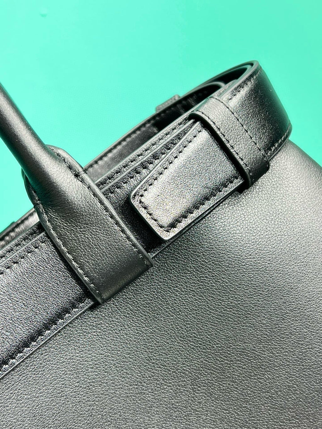 PRA BUCKLE MEDIUM 35CM BLACK CALFSKIN GOLD HARDWARE