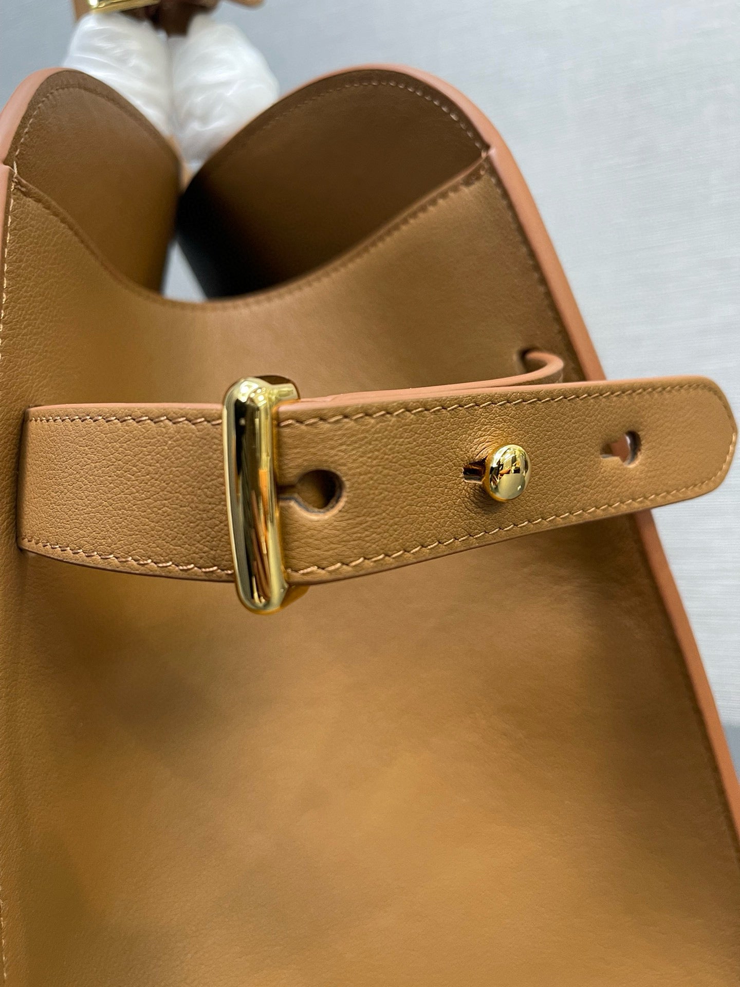 PRA TOTE BAG WITH BUCKLE CARAMEL CALFKIN