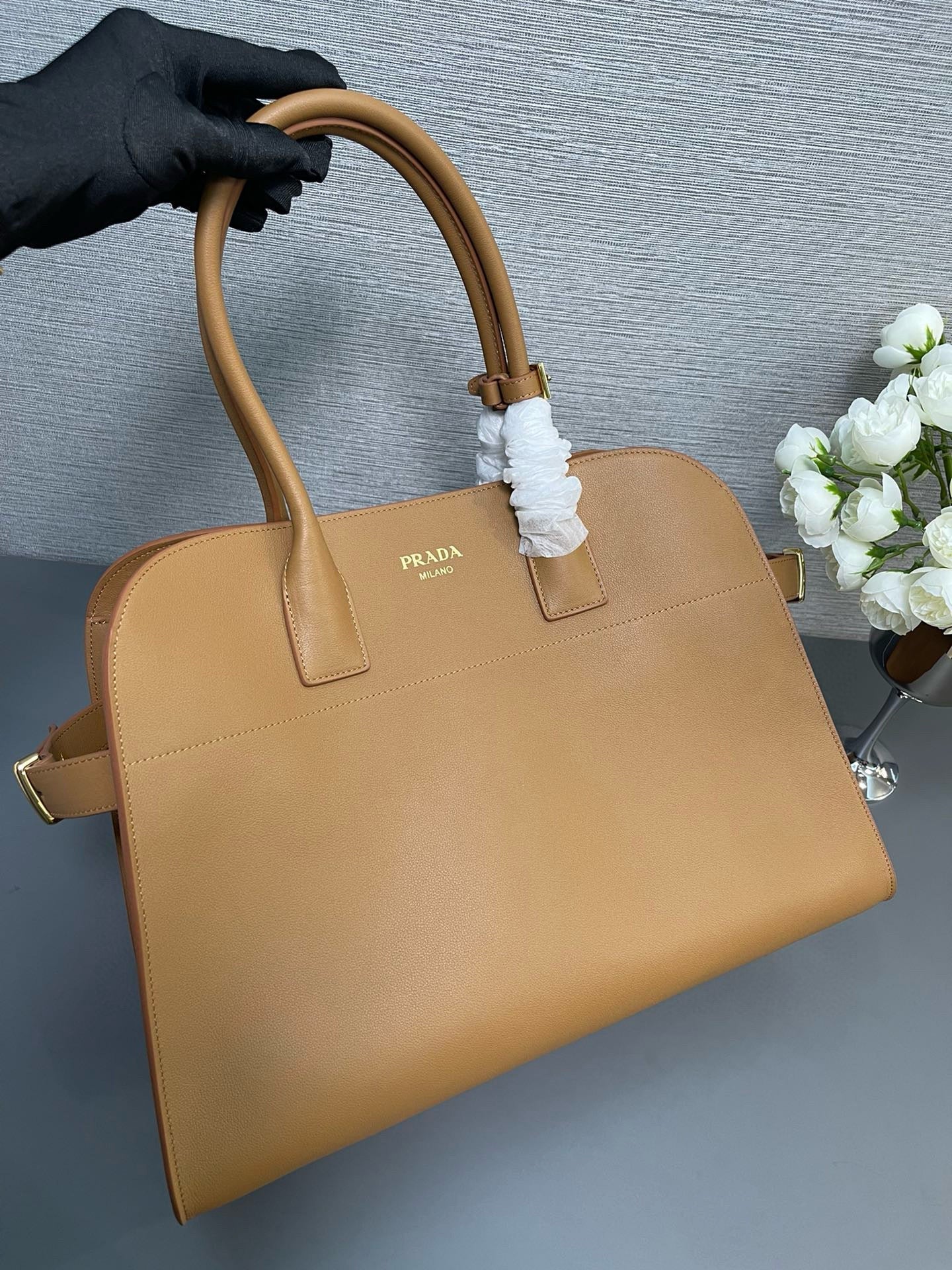 PRA TOTE BAG WITH BUCKLE CARAMEL CALFKIN