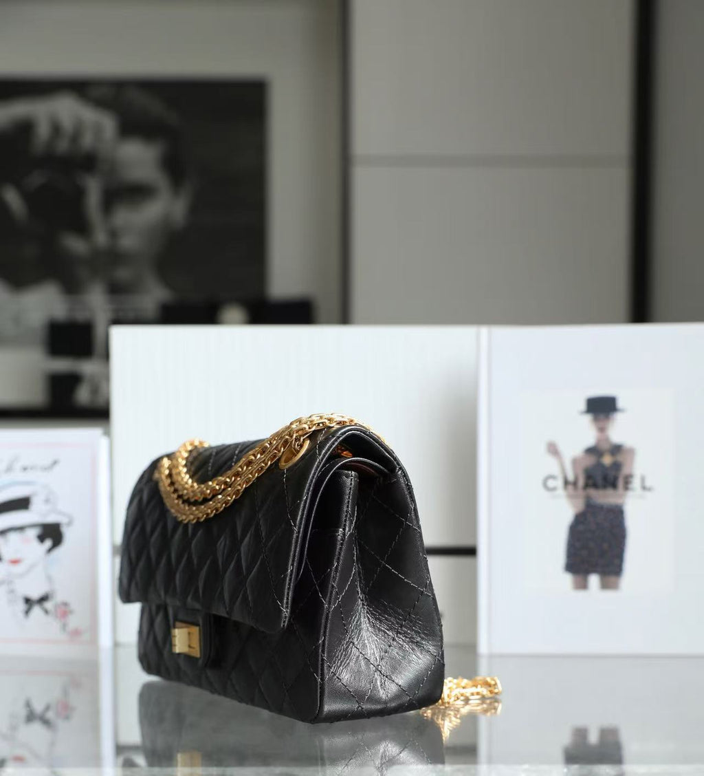 CC CLASSIC 2.55 FLAP BAG 24CM BLACK AGED LAMBSKIN