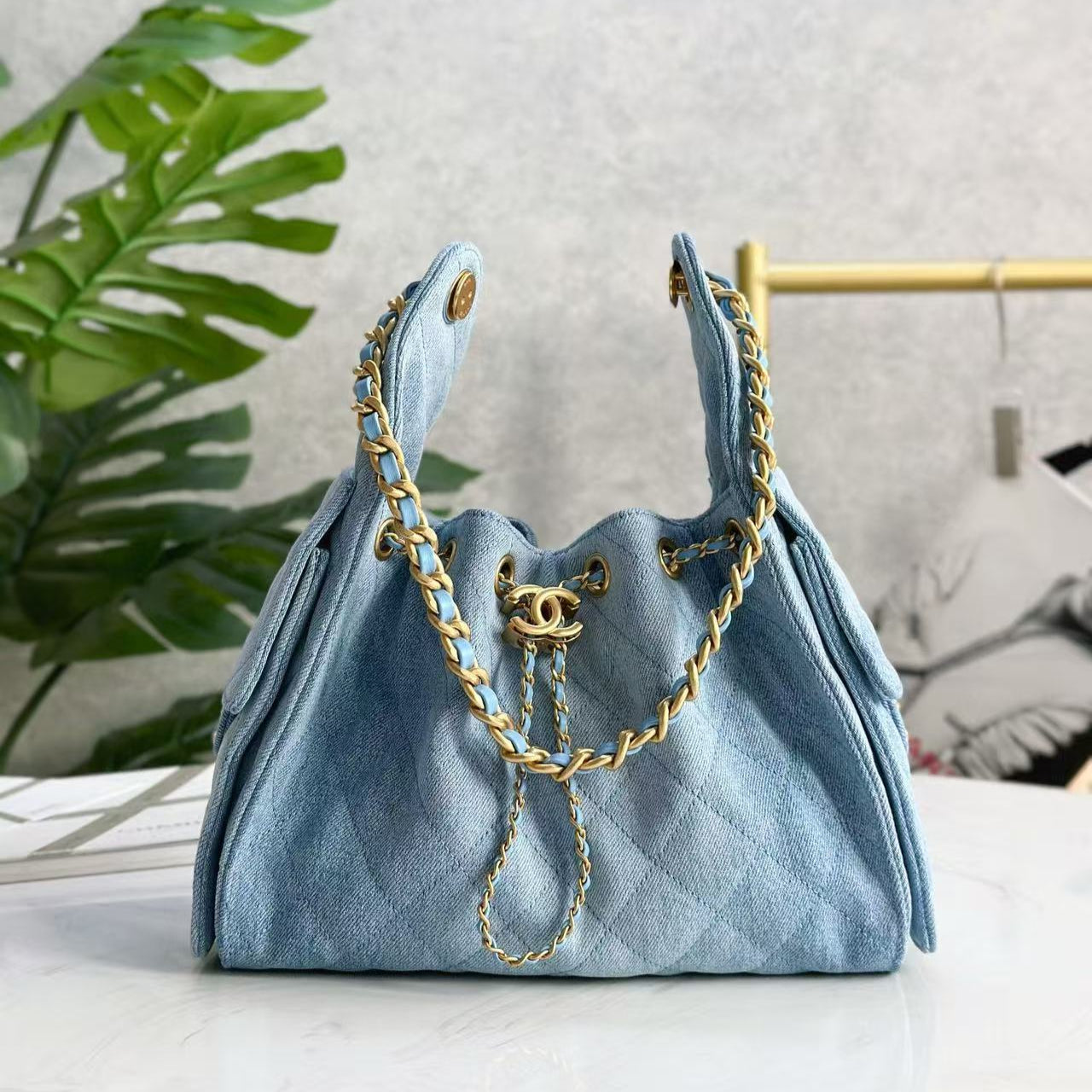 CC 25C HOBO BAG 30CM LIGHT BLUE DENIM