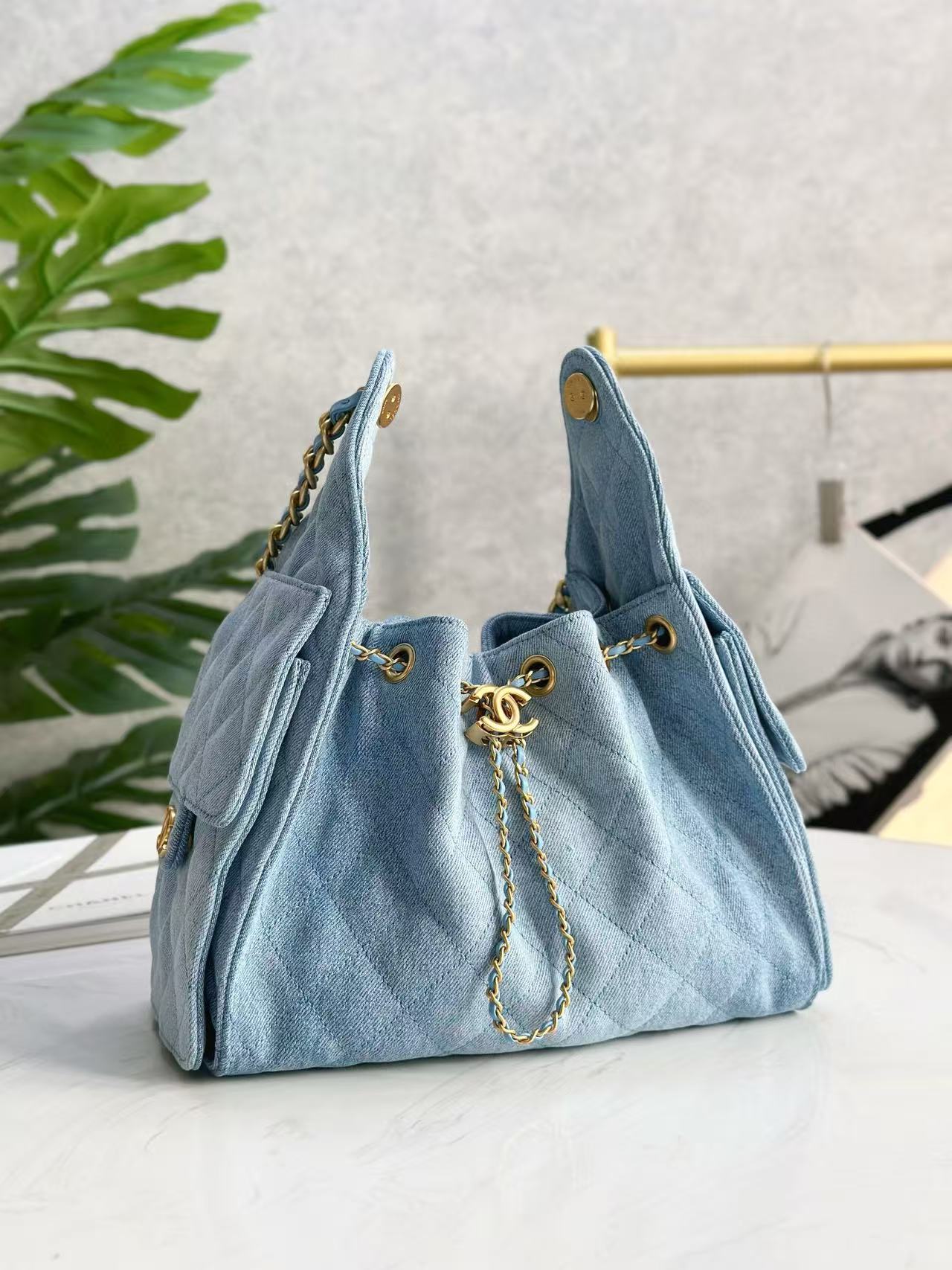CC 25C HOBO BAG 30CM LIGHT BLUE DENIM