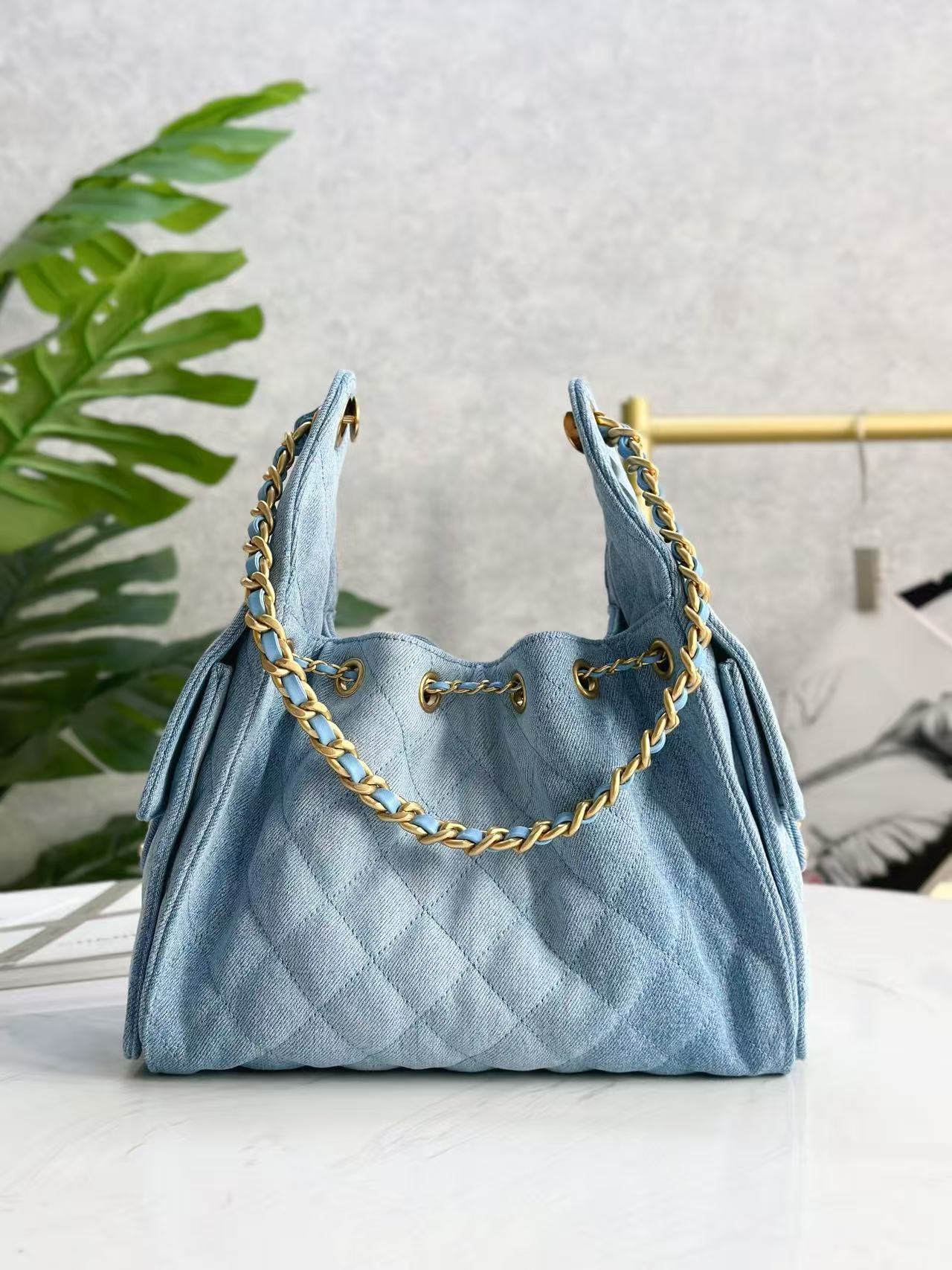 CC 25C HOBO BAG 30CM LIGHT BLUE DENIM