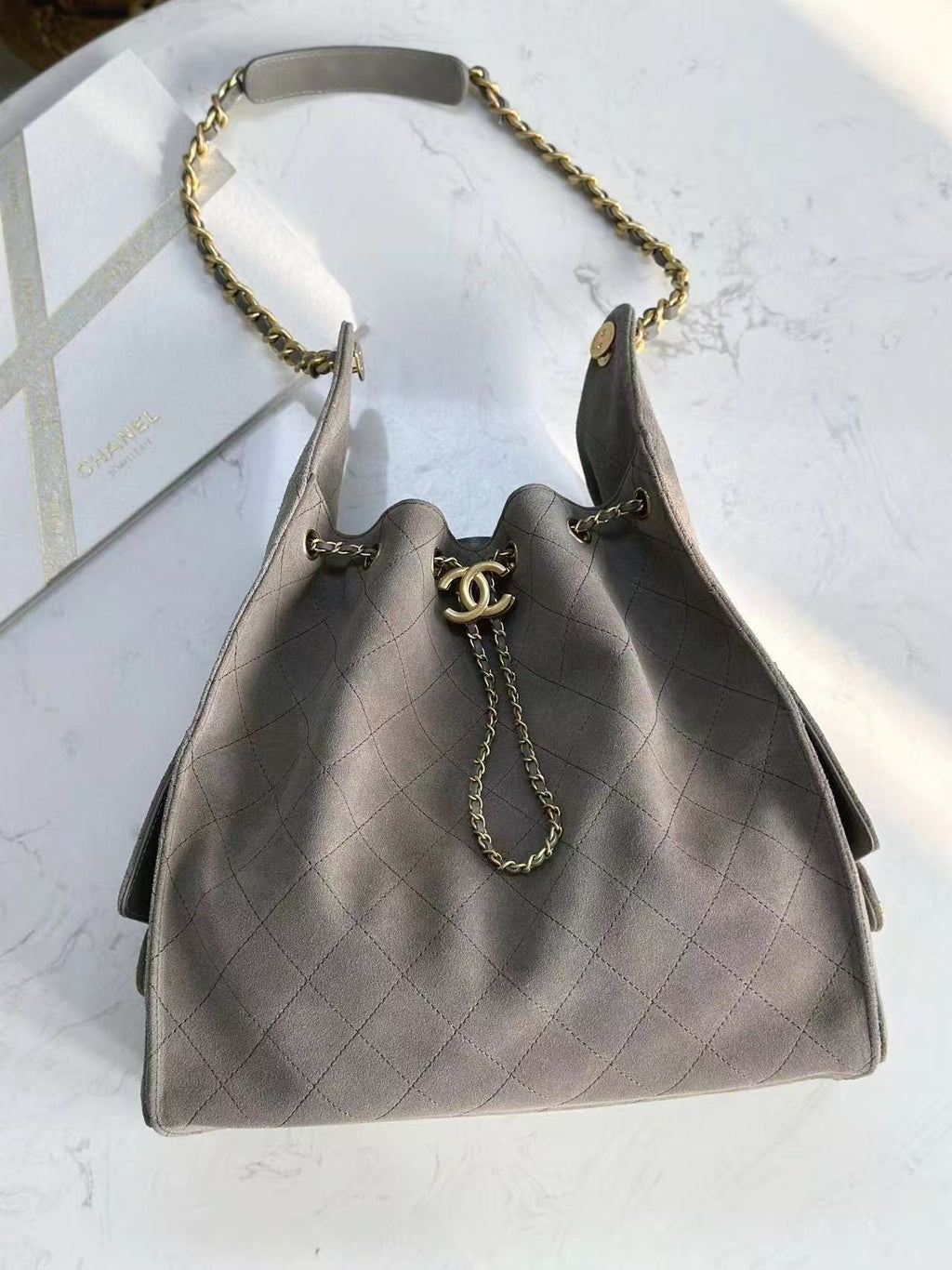 CC 25C HOBO BAG 40CM GREY SUEDE