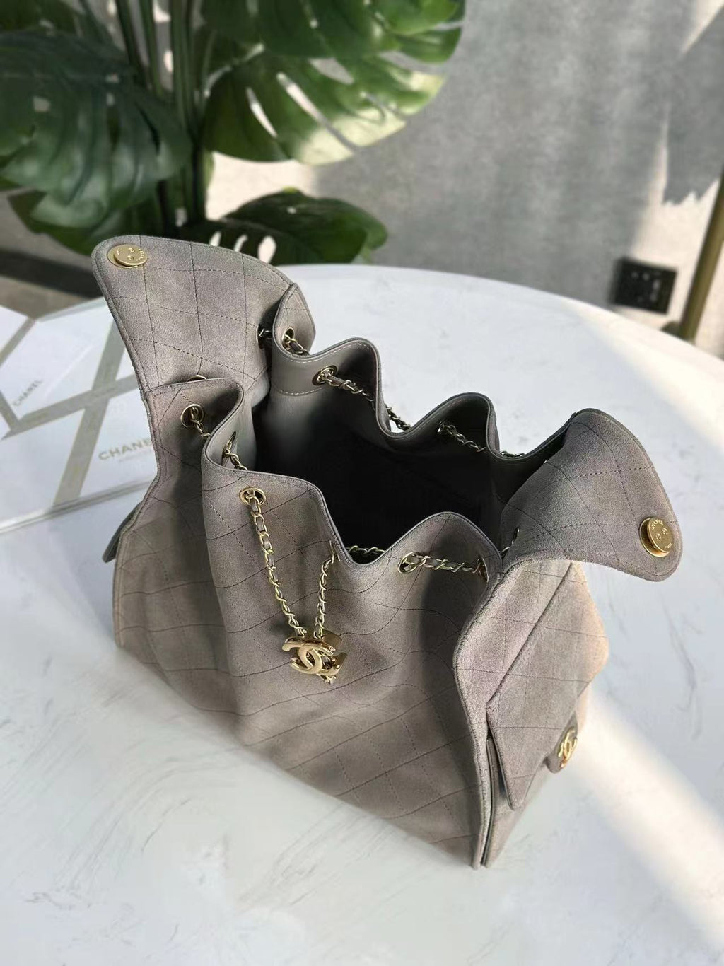 CC 25C HOBO BAG 40CM GREY SUEDE