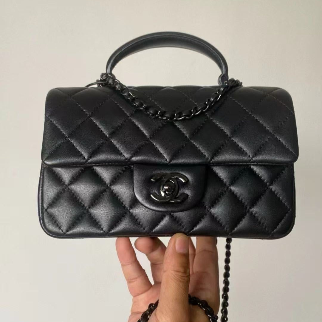 25C MINI FLAP BAG TOP HANDLE 20CM BLACK LAMBSKIN BLACK HARDWARE PREMIUM VERSION