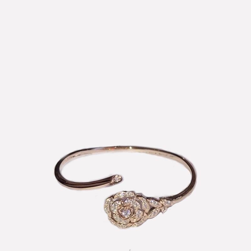 BOUTON DE CAMELIA BRACELET ROSE GOLD DIAMOND