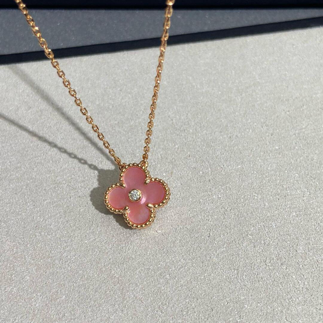CLOVER 15MM DIAMOND PINK MOP NECKLACE