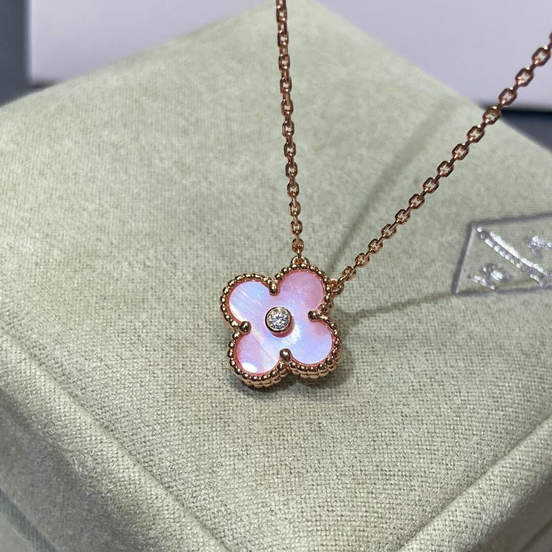 CLOVER 15MM DIAMOND PINK MOP NECKLACE