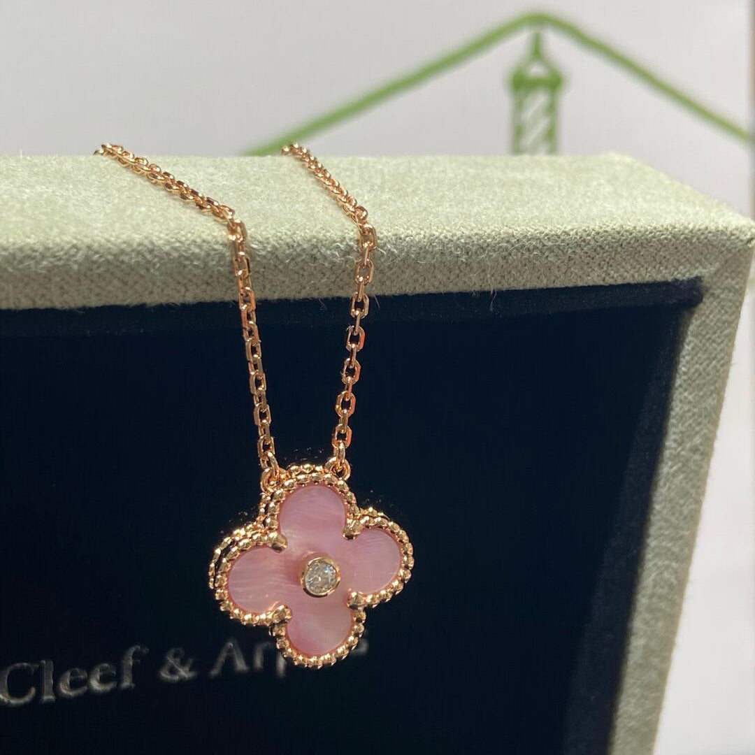 CLOVER 15MM DIAMOND PINK MOP NECKLACE