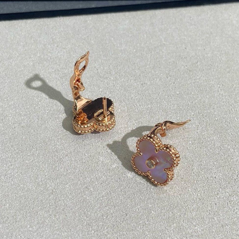 CLOVER MEDIUM 1 DIAMOND PINK EARRINGS