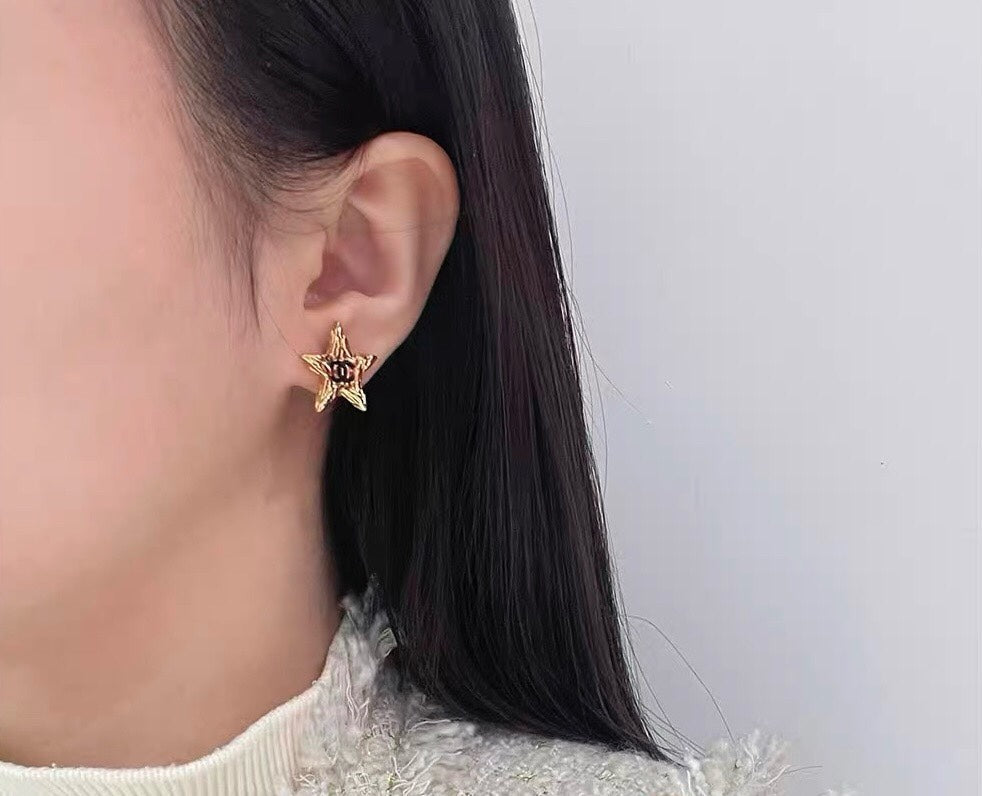 CC STAR BLACK ENAMEL STUD EARRINGS