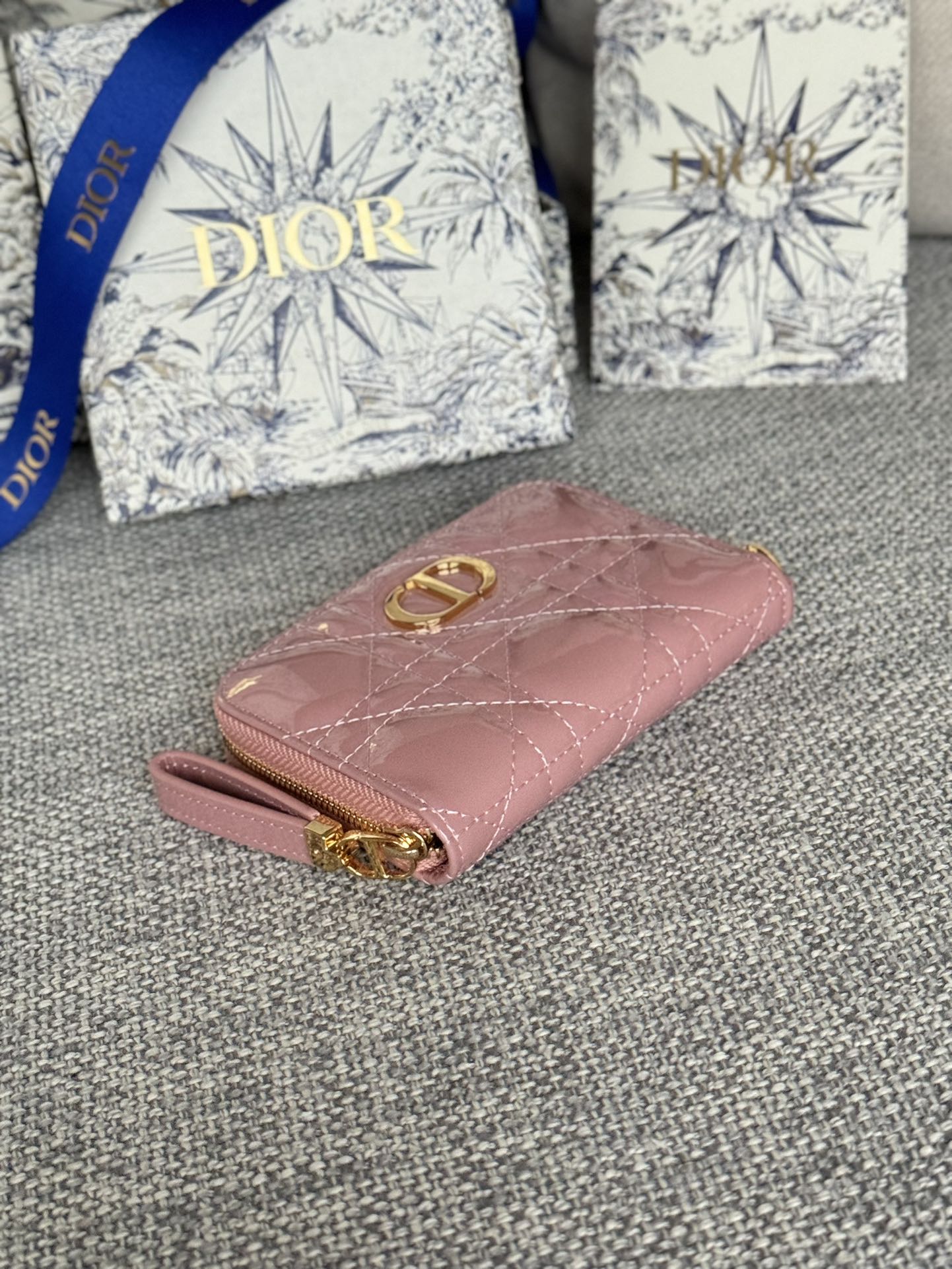 CD LOGO CARO 11CM COMPACT WALLET SHINY PINK CALFSKIN
