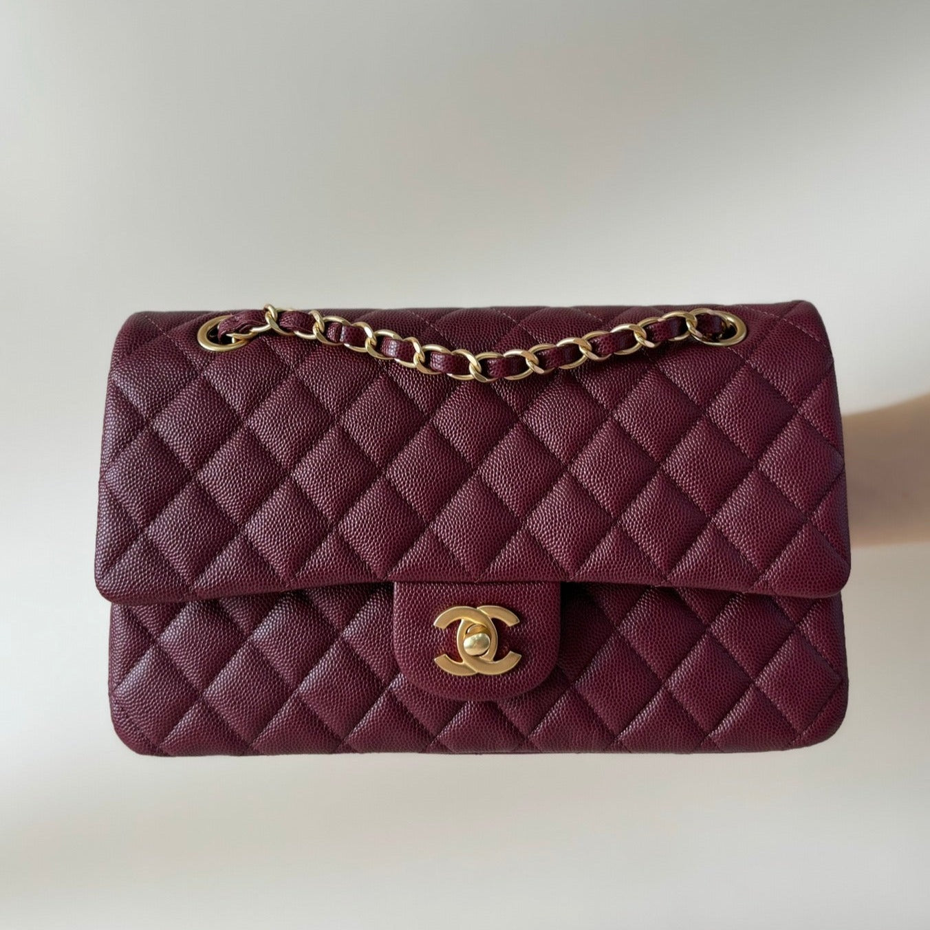 FLAP BAG MEDIUM 25 BURGUNDY CAVIAR GOLD HARDWARE