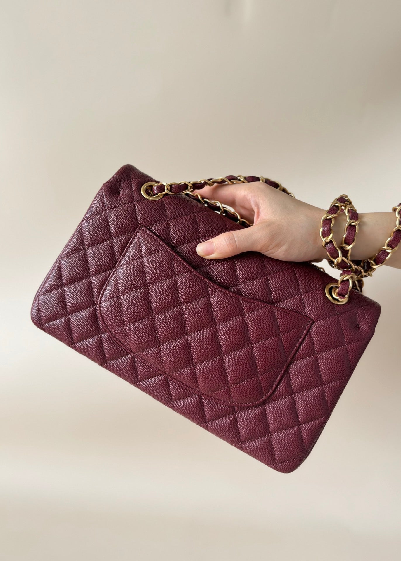 FLAP BAG MEDIUM 25 BURGUNDY CAVIAR GOLD HARDWARE