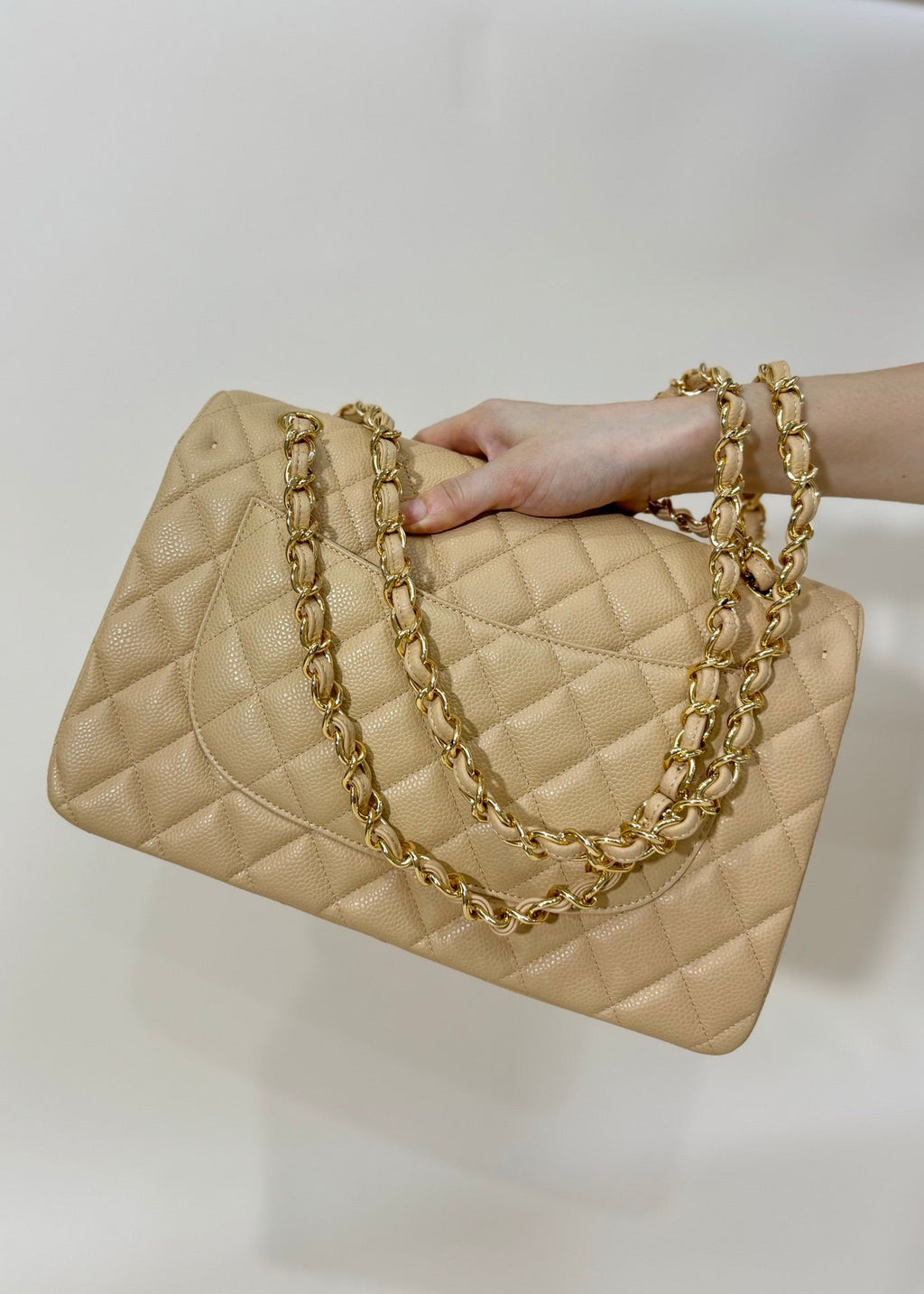 FLAP BAG MEDIUM 25 BEIGE CAVIAR GOLD HARDWARE