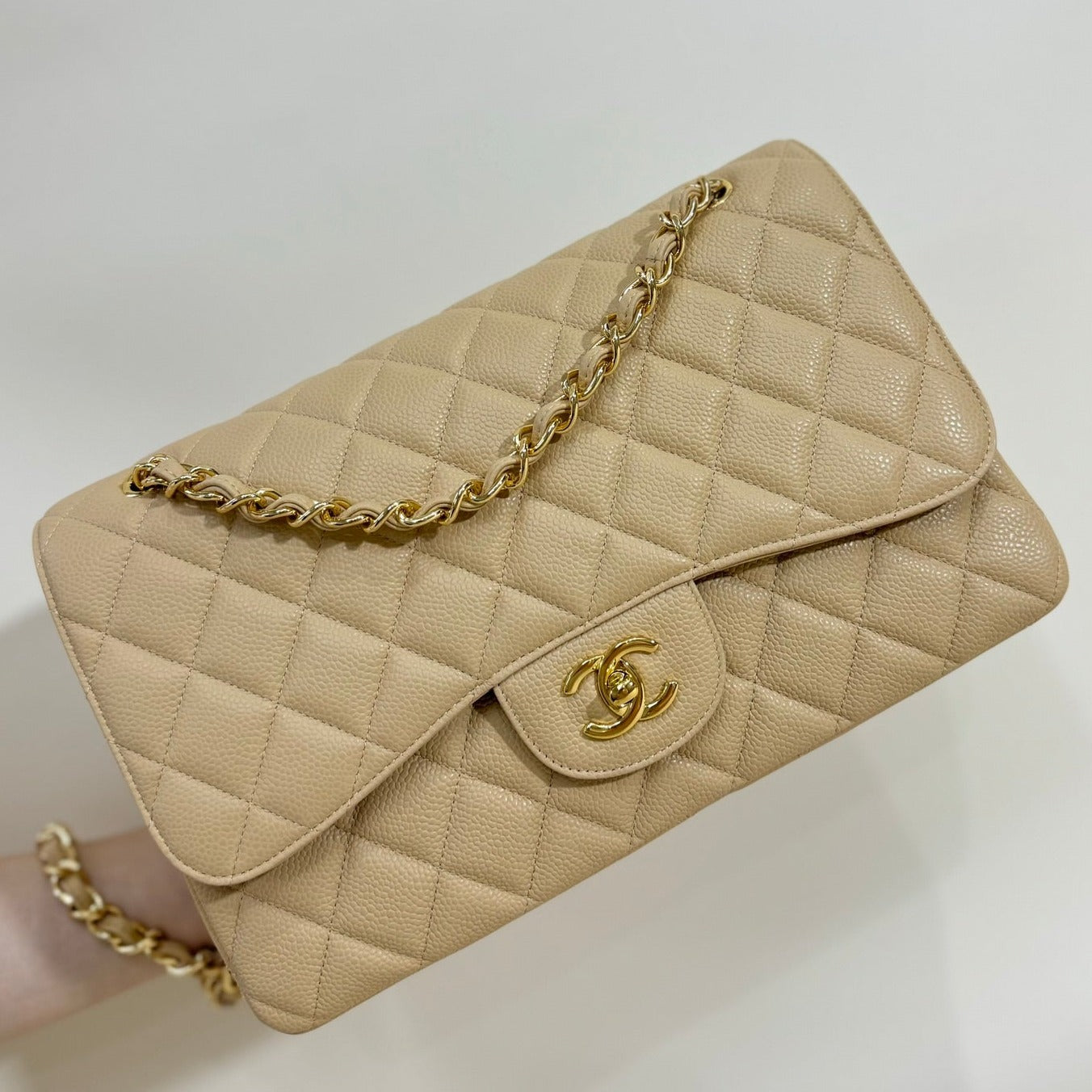 FLAP BAG MEDIUM 25 BEIGE CAVIAR GOLD HARDWARE