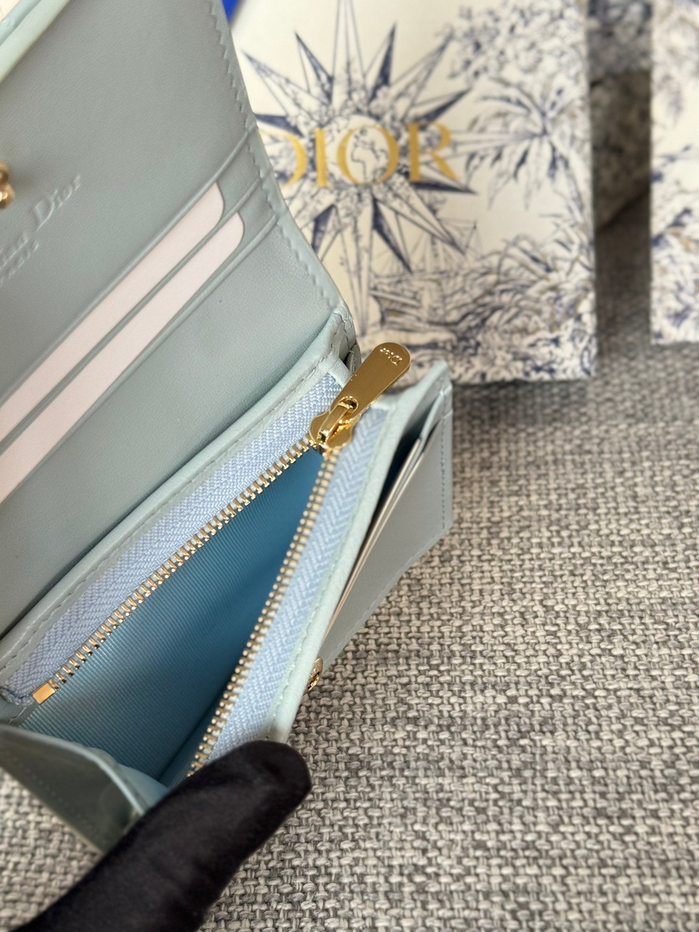 CD CARO 11CM COMPACT WALLET SHINY CLOUD BLUE CALFSKIN