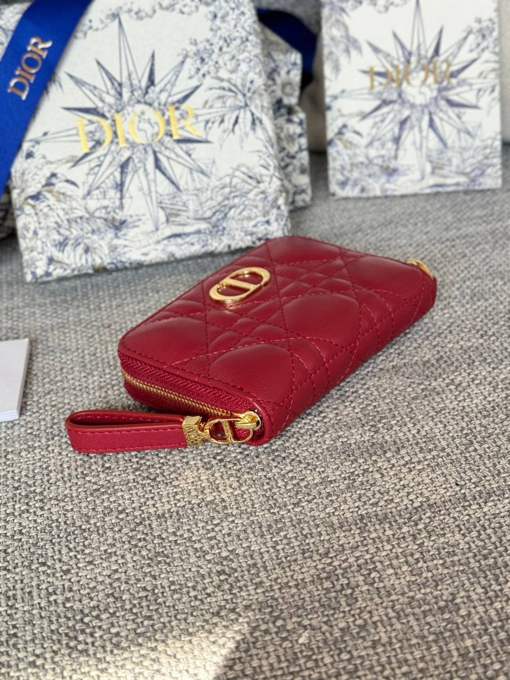 CD LOGO CARO 11CM COMPACT WALLET RED CALFSKIN