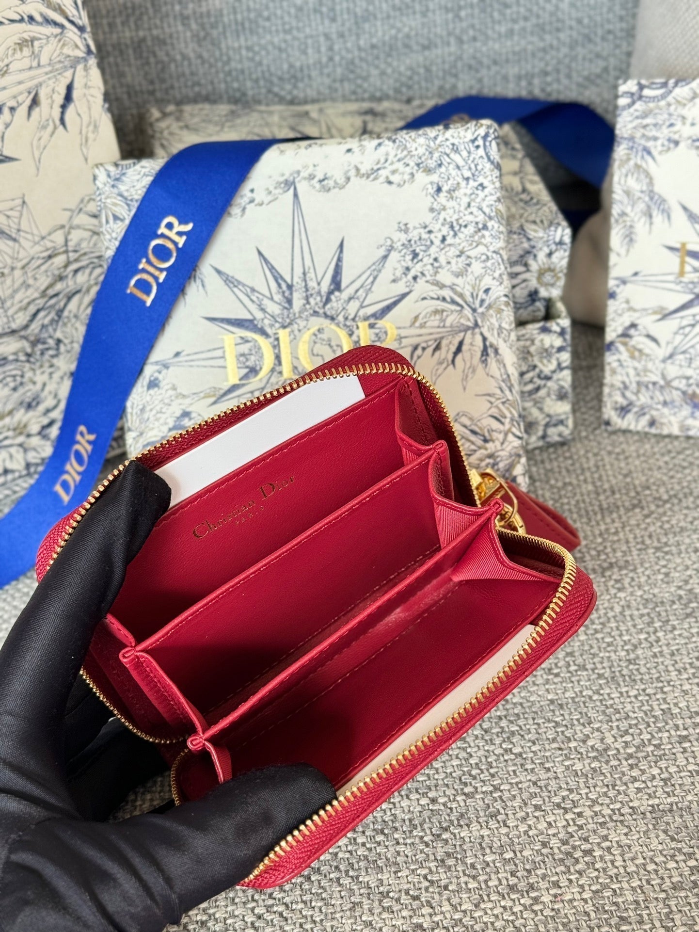 CD LOGO CARO 11CM COMPACT WALLET RED CALFSKIN