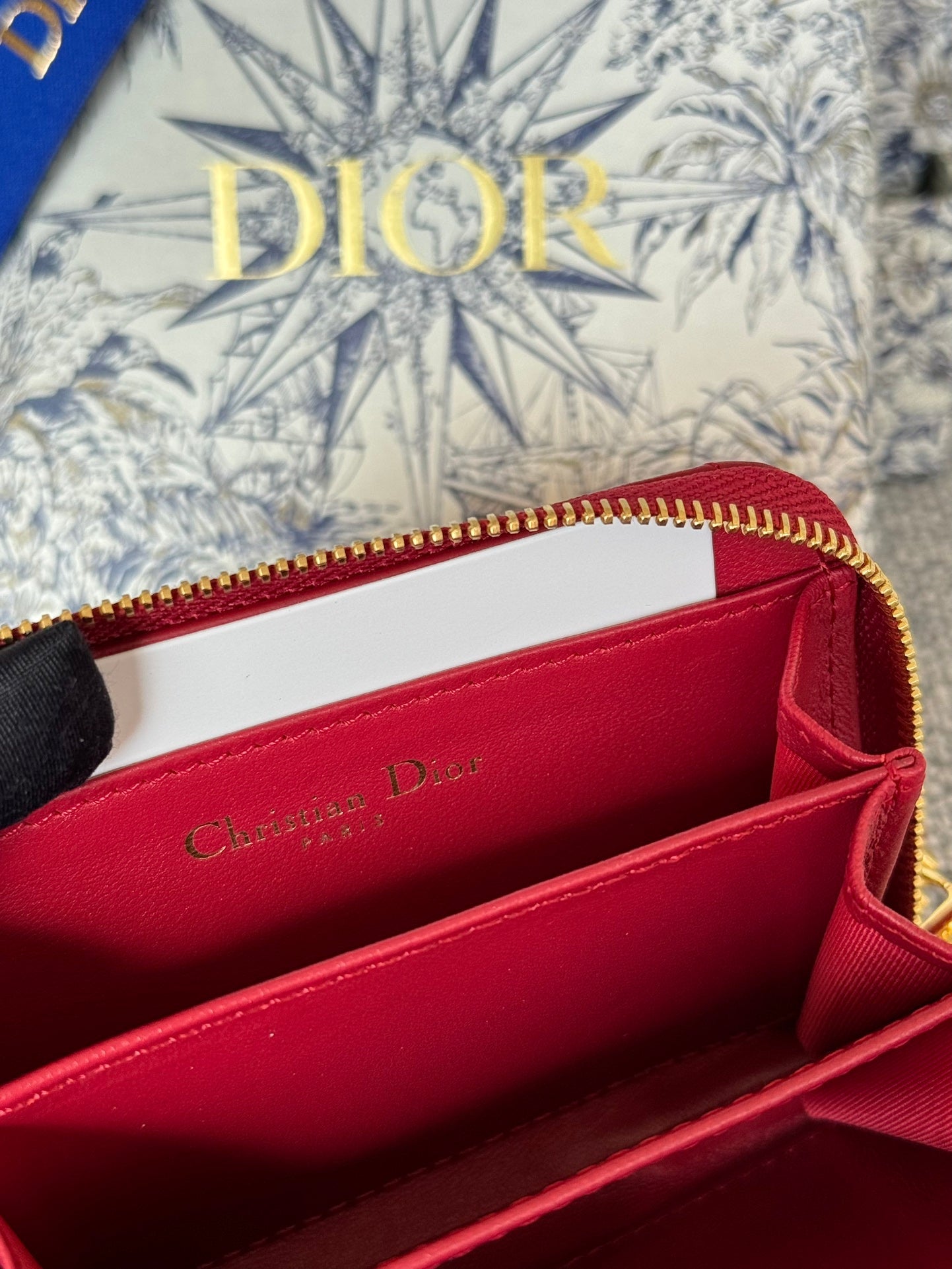 CD LOGO CARO 11CM COMPACT WALLET RED CALFSKIN