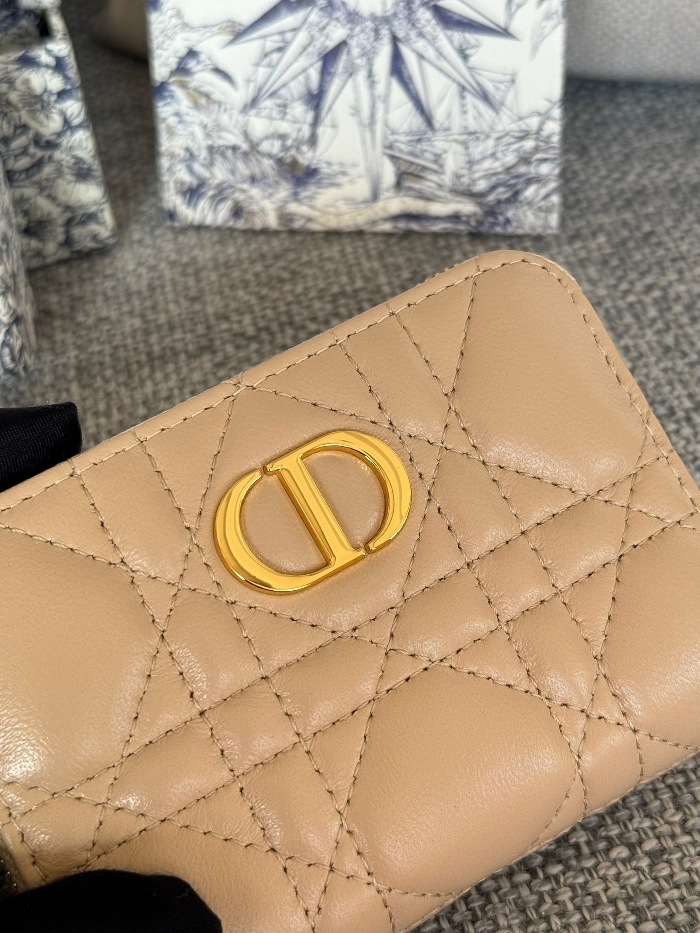 CD LOGO CARO 11CM COMPACT WALLET BEIGE CALFSKIN