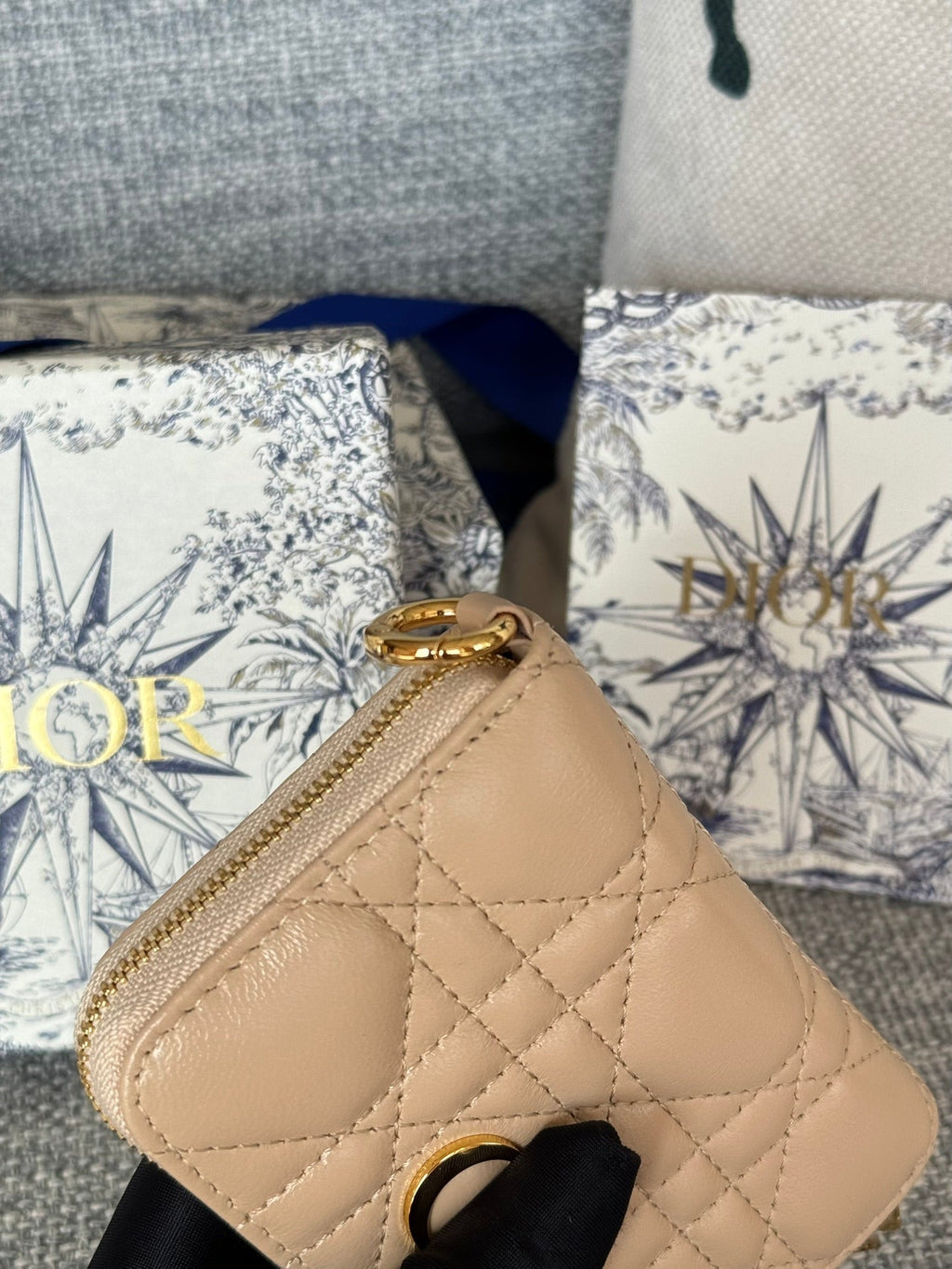 CD LOGO CARO 11CM COMPACT WALLET BEIGE CALFSKIN