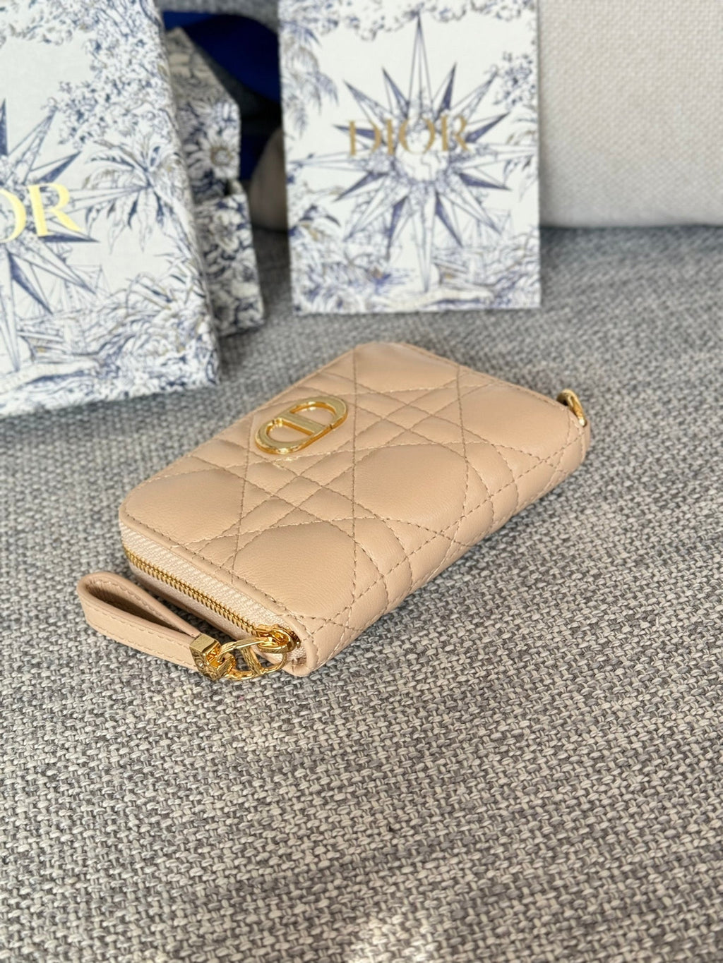 CD LOGO CARO 11CM COMPACT WALLET BEIGE CALFSKIN