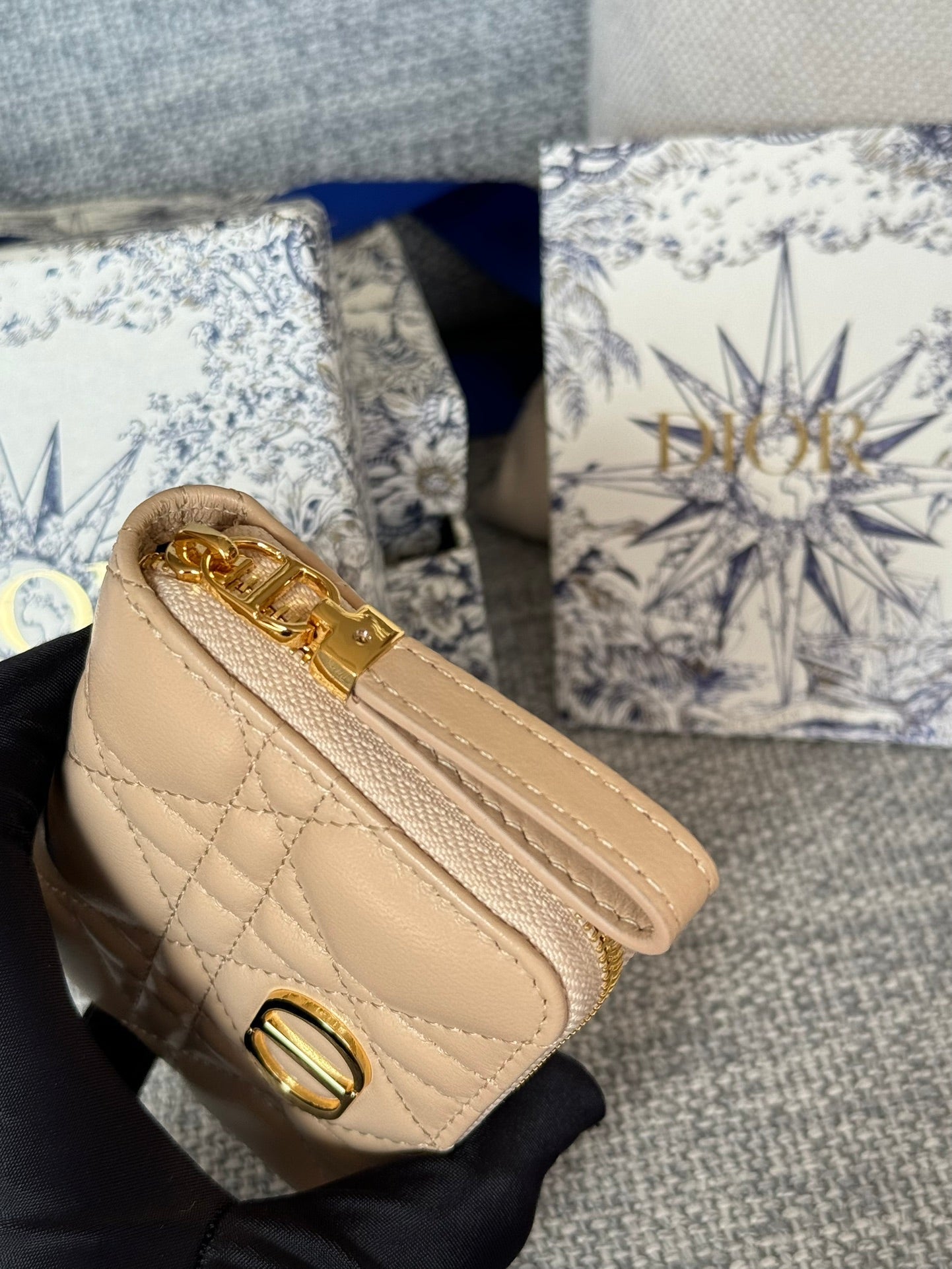 CD LOGO CARO 11CM COMPACT WALLET BEIGE CALFSKIN