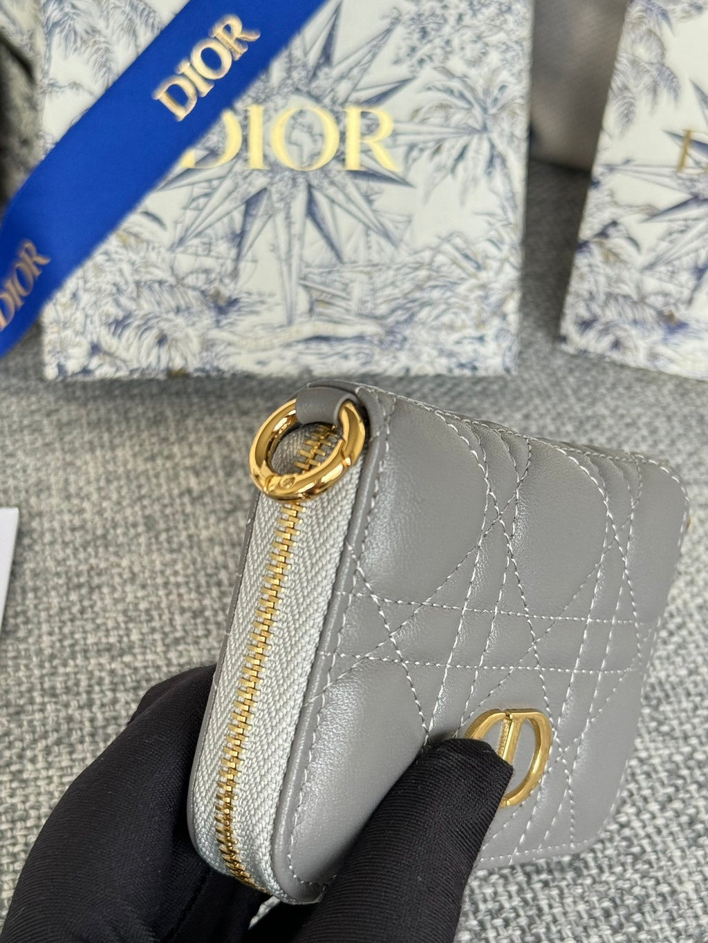 CD LOGO CARO 11CM COMPACT WALLET GREY CALFSKIN