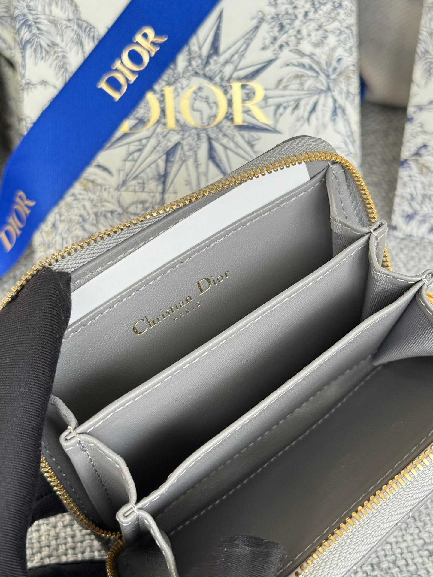 CD LOGO CARO 11CM COMPACT WALLET GREY CALFSKIN