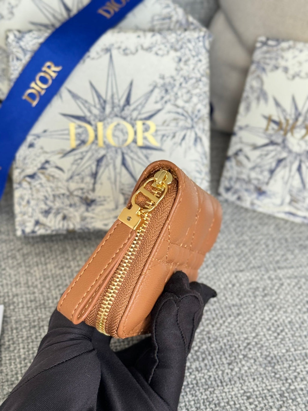 CD LOGO CARO 11CM COMPACT WALLET GOLD CALFSKIN