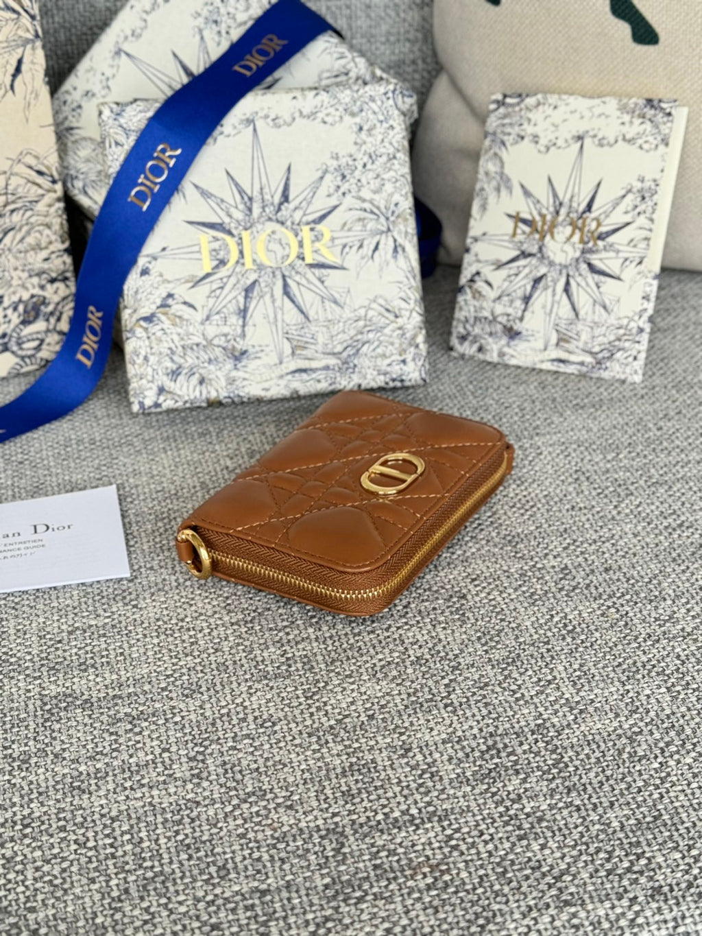 CD LOGO CARO 11CM COMPACT WALLET GOLD CALFSKIN