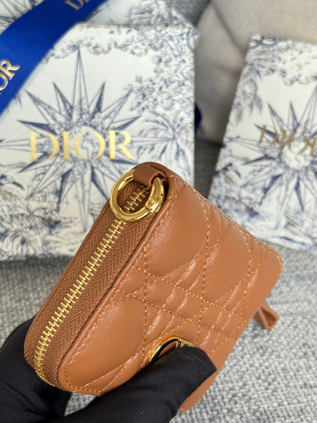 CD LOGO CARO 11CM COMPACT WALLET GOLD CALFSKIN
