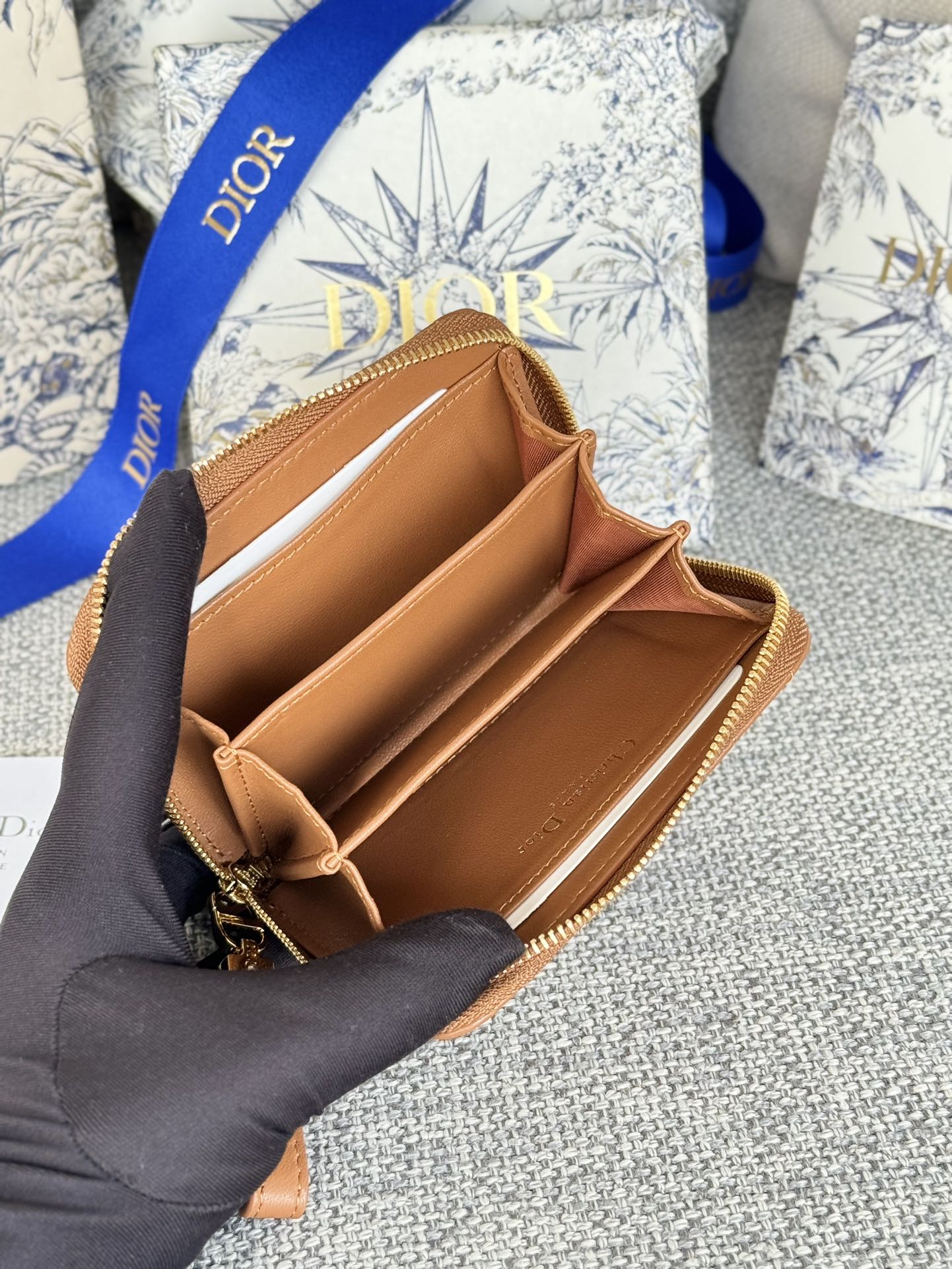 CD LOGO CARO 11CM COMPACT WALLET GOLD CALFSKIN
