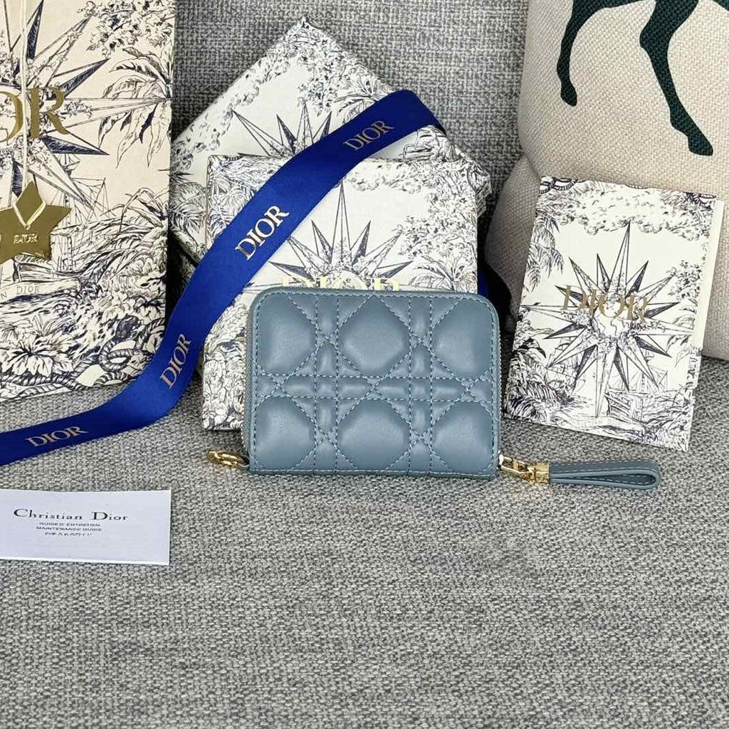 CD LOGO CARO 11CM COMPACT WALLET CLOUD BLUE CALFSKIN