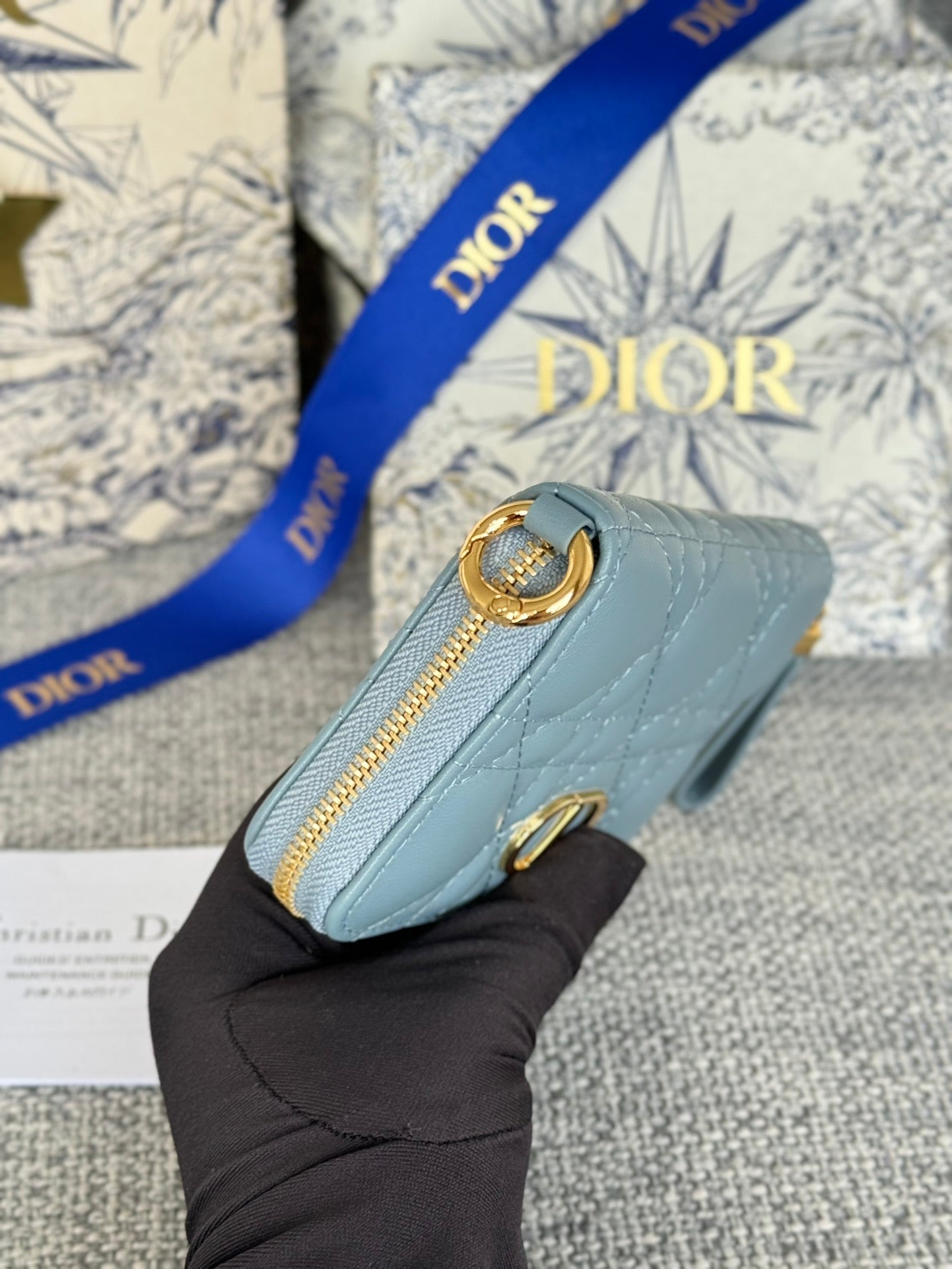 CD LOGO CARO 11CM COMPACT WALLET CLOUD BLUE CALFSKIN