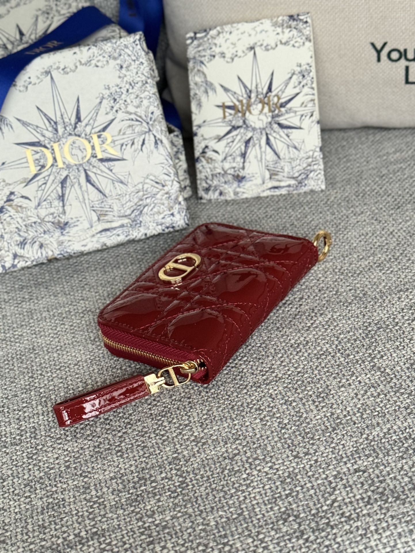 CD LOGO CARO 11CM COMPACT WALLET SHINY RED CALFSKIN