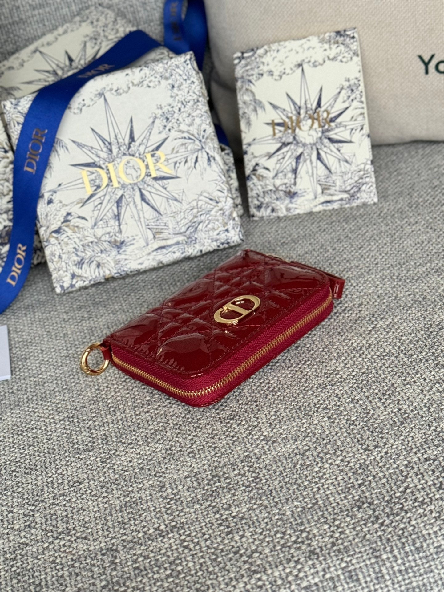 CD LOGO CARO 11CM COMPACT WALLET SHINY RED CALFSKIN