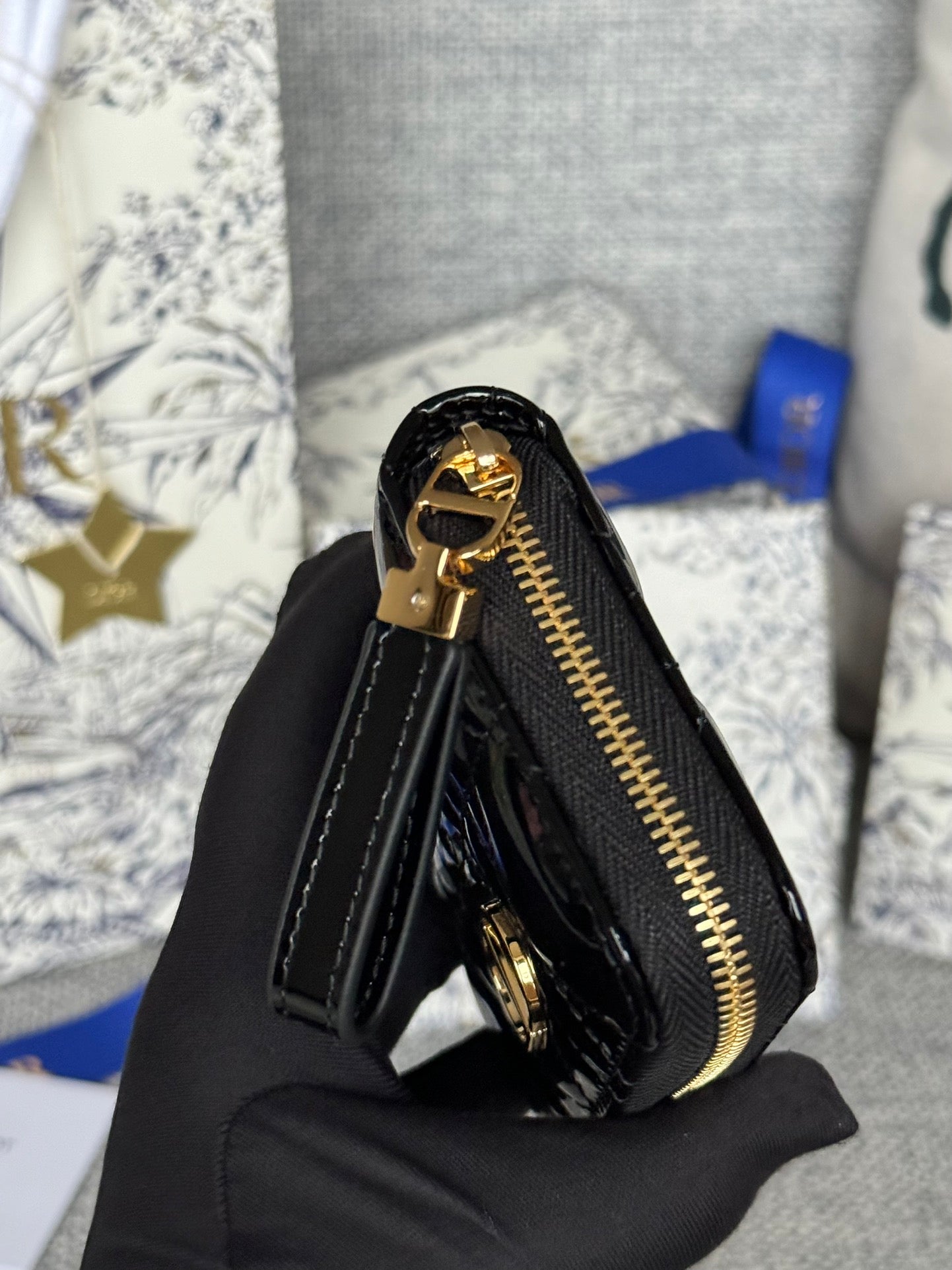 CD LOGO CARO 11CM COMPACT WALLET SHINY BLACK CALFSKIN