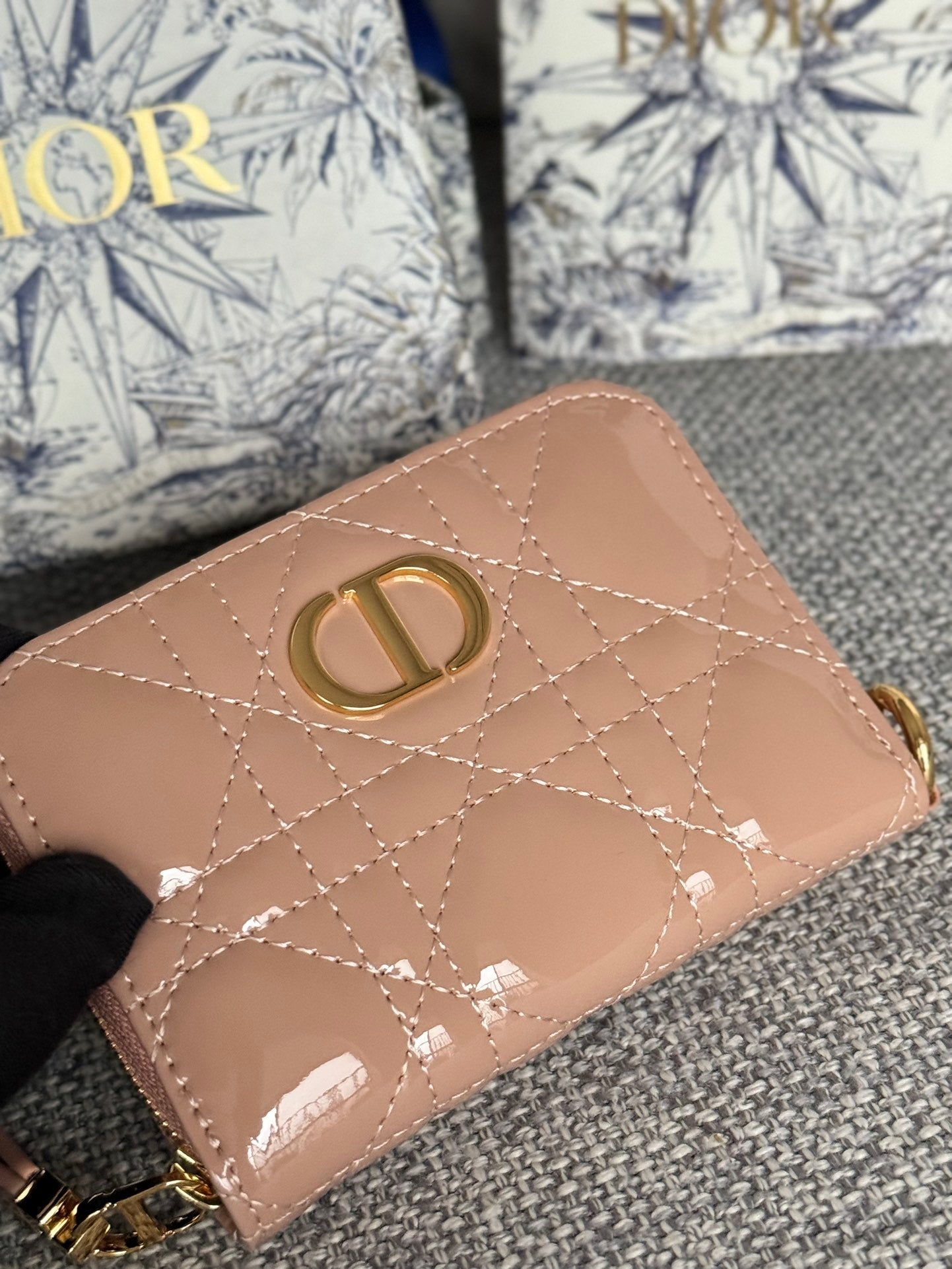 CD LOGO CARO 11CM COMPACT WALLET SHINY DARK BEIGE CALFSKIN