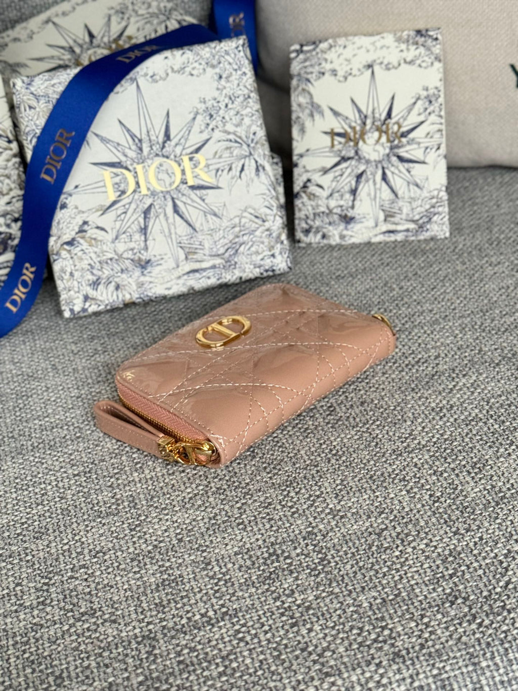 CD LOGO CARO 11CM COMPACT WALLET SHINY DARK BEIGE CALFSKIN