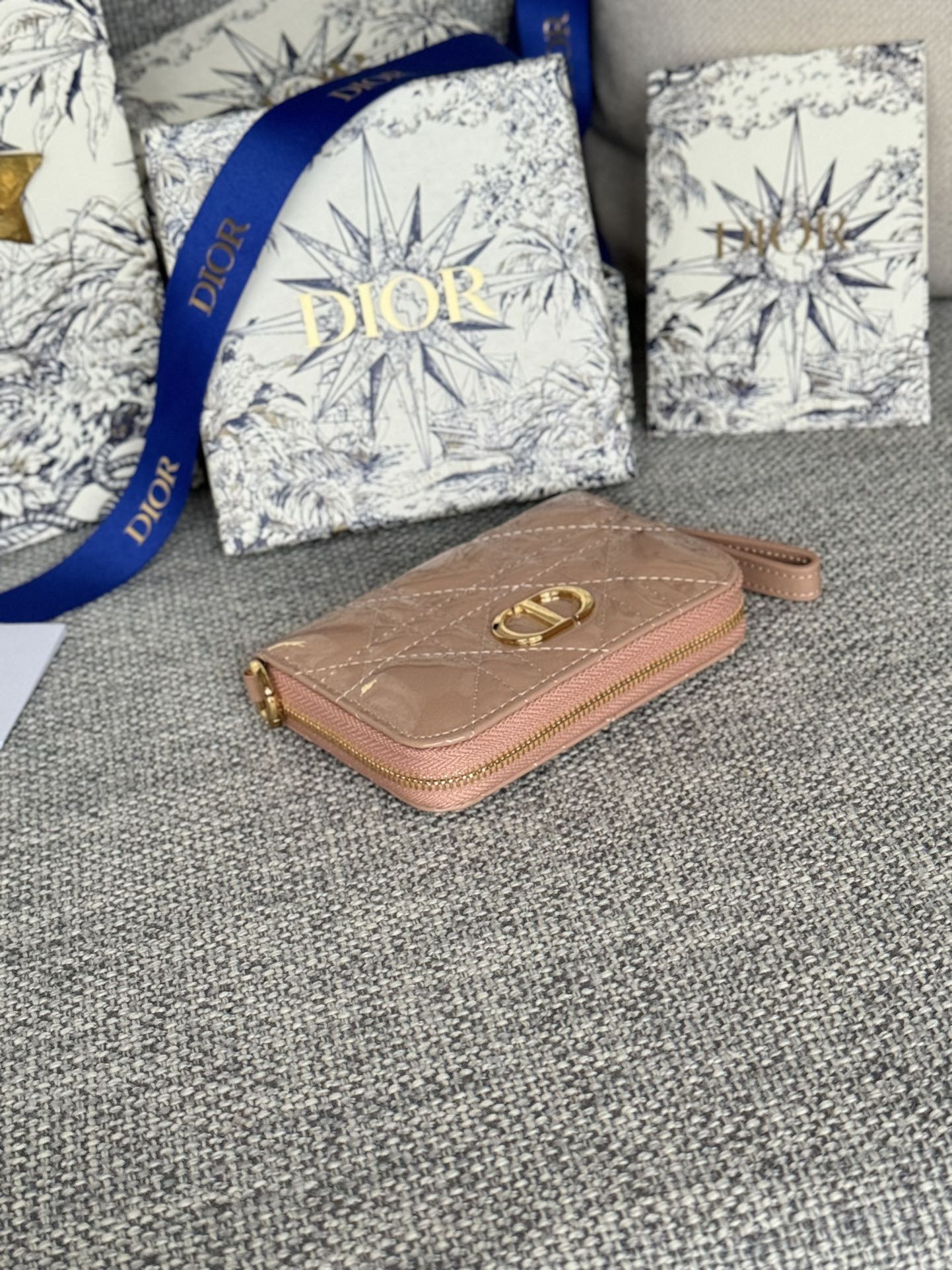 CD LOGO CARO 11CM COMPACT WALLET SHINY DARK BEIGE CALFSKIN