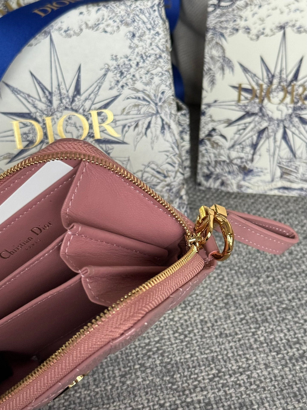 CD LOGO CARO 11CM COMPACT WALLET SHINY PINK CALFSKIN