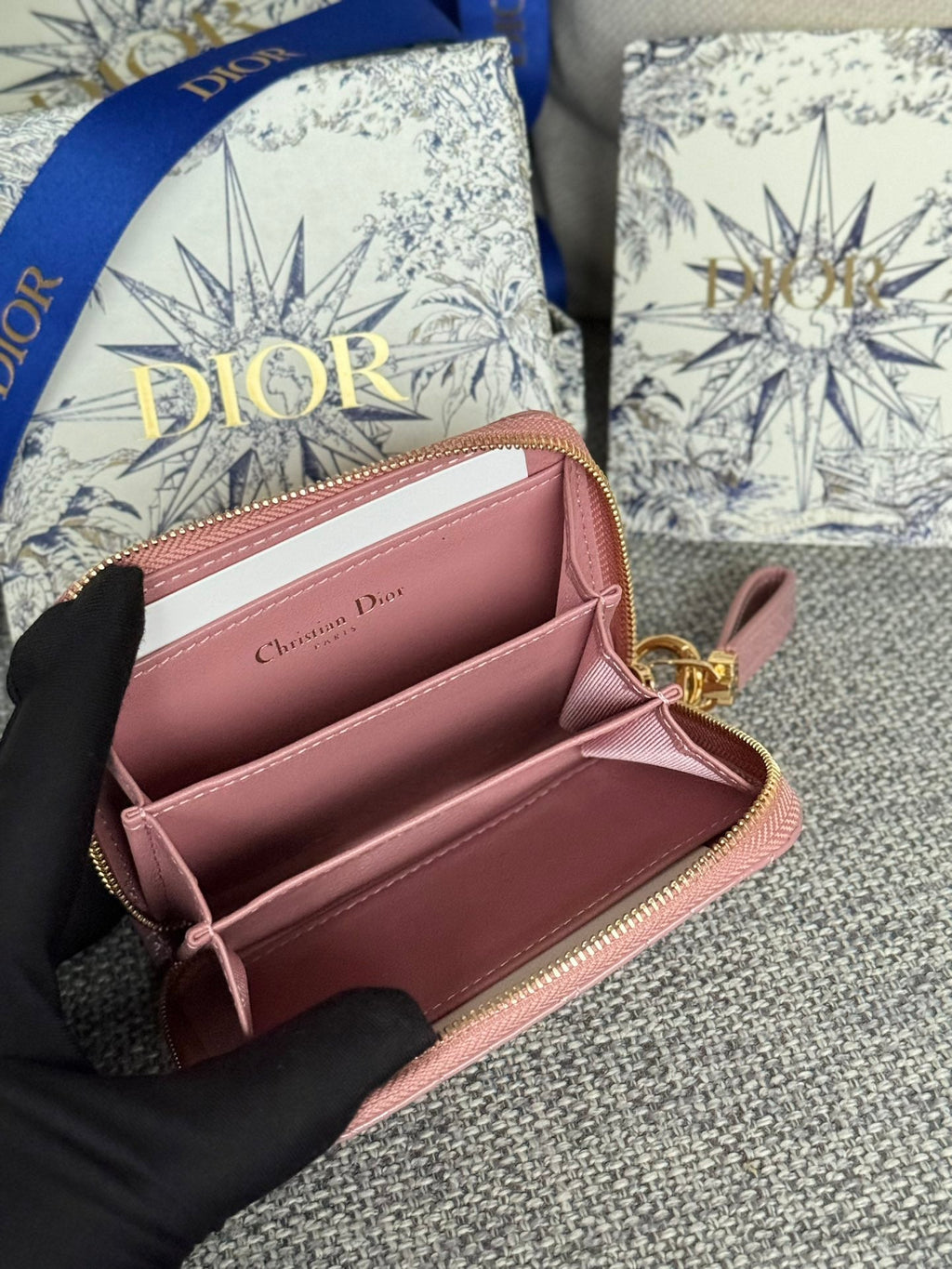 CD LOGO CARO 11CM COMPACT WALLET SHINY PINK CALFSKIN