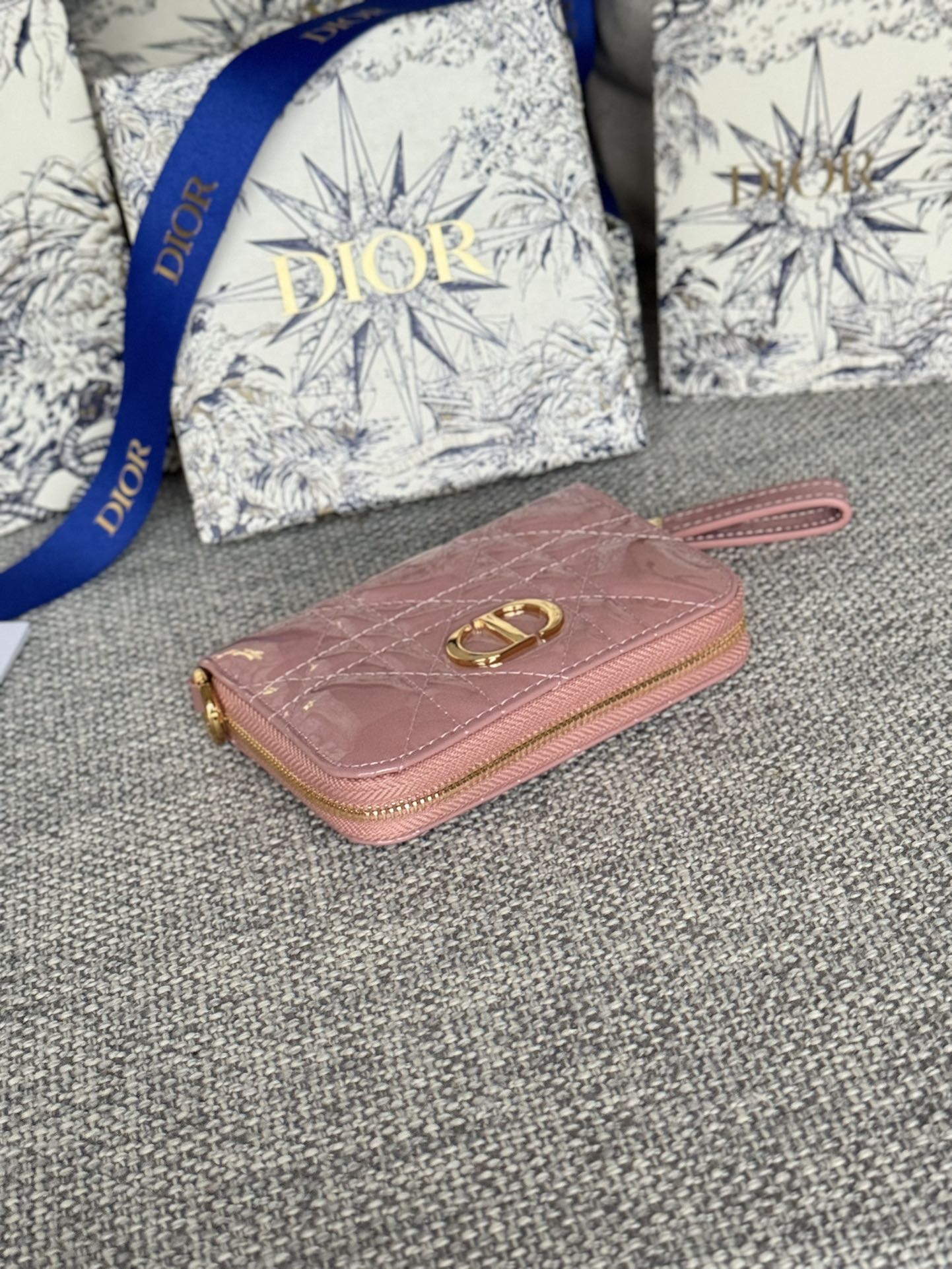 CD LOGO CARO 11CM COMPACT WALLET SHINY PINK CALFSKIN