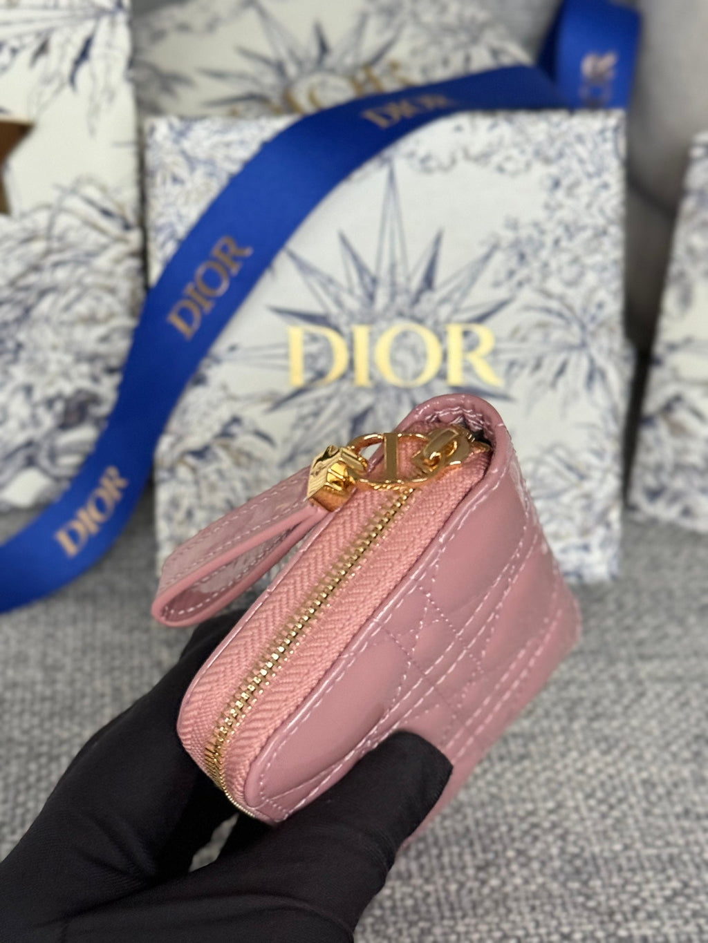 CD LOGO CARO 11CM COMPACT WALLET SHINY PINK CALFSKIN
